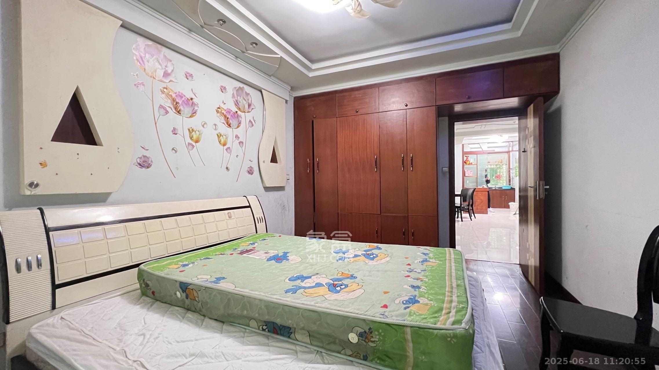 中南汽车世界 3室2厅1卫 1300.0元/月 中南汽车世界 3室2厅1卫 1300.0元/月室内图