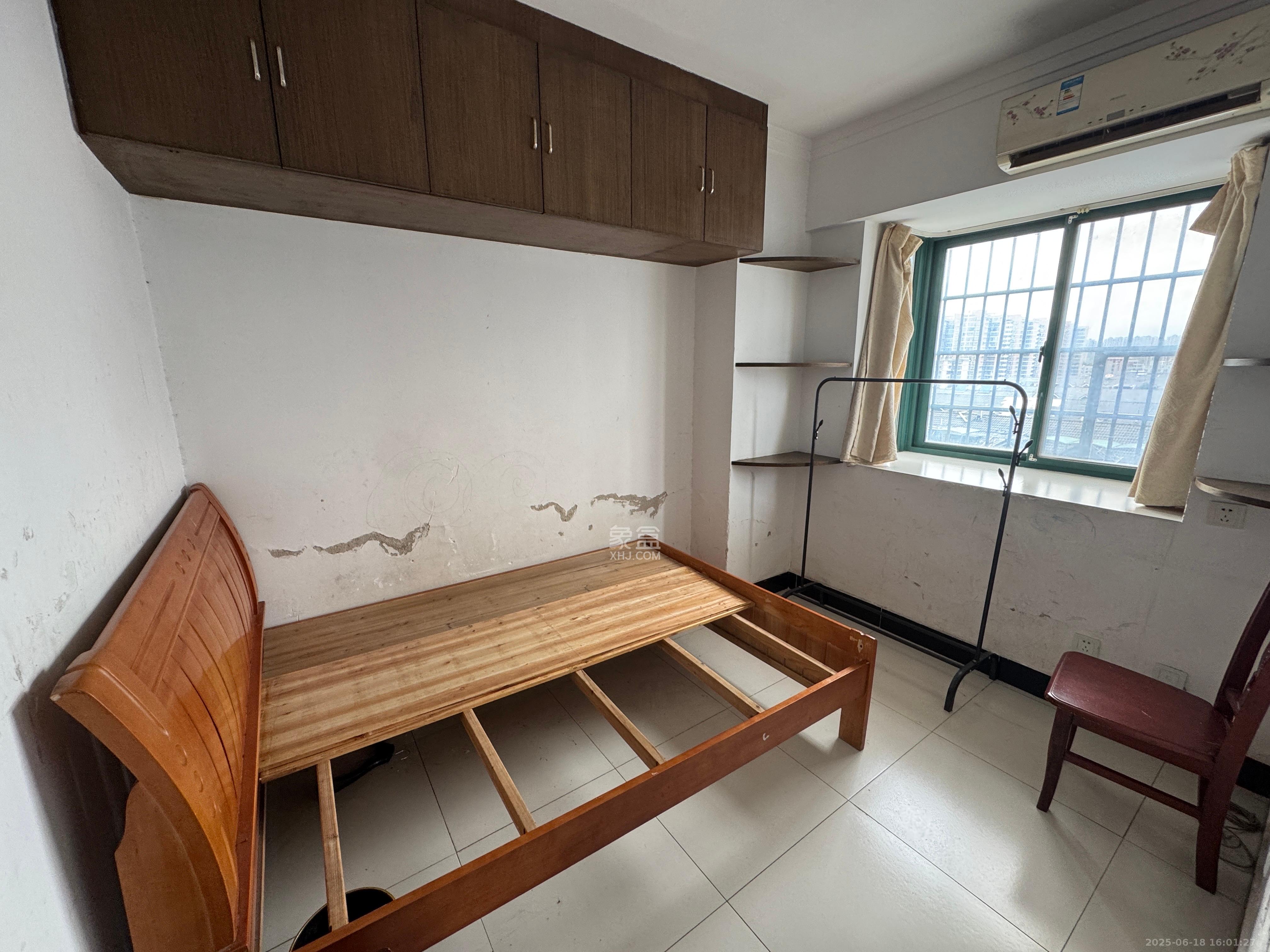 华天LOHO小镇 1室2厅1卫 1000.0元/月 华天LOHO小镇 1室2厅1卫 1000.0元/月室内图