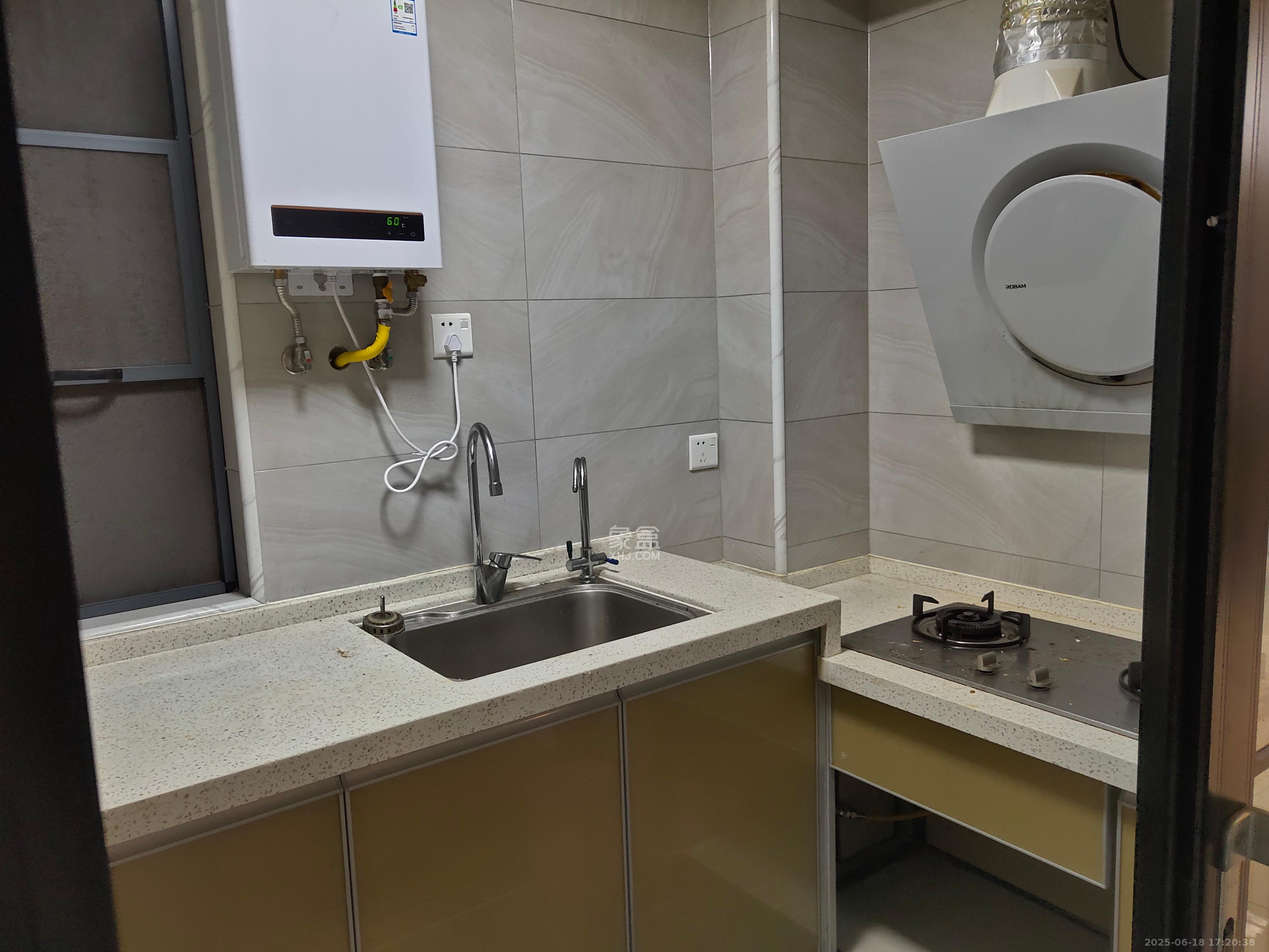 叠彩兰亭 3室2厅2卫 2700.0元/月 叠彩兰亭 3室2厅2卫 2700.0元/月室内图