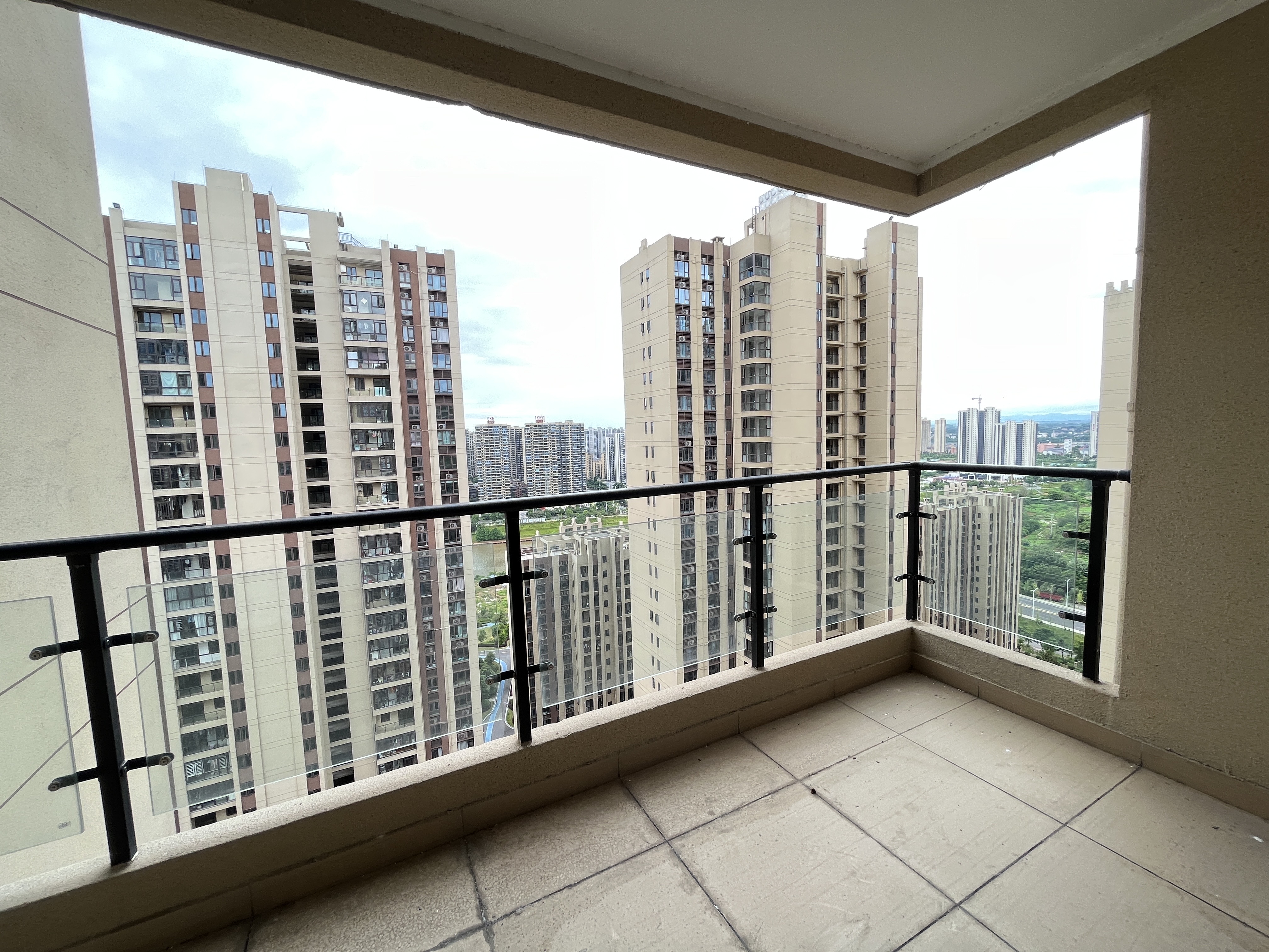 华耀碧桂园十里江湾誉峯 4室2厅2卫 1800.0元/月 华耀碧桂园十里江湾誉峯 4室2厅2卫 1800.0元/月户型图