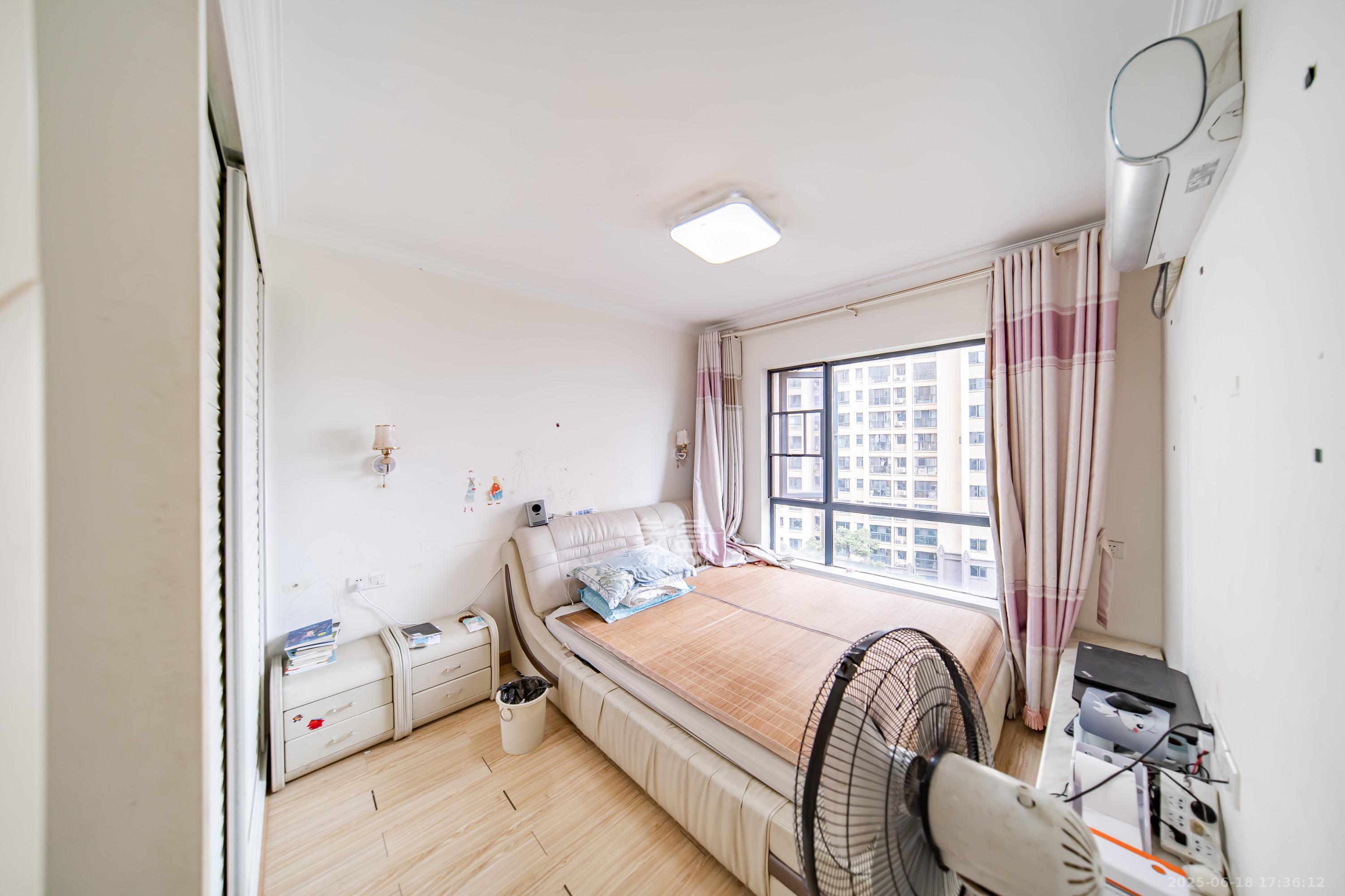 湘熙水郡(观澜海赋家园)  3室2厅1卫    89.0万 湘熙水郡(观澜海赋家园)  3室2厅1卫    89.0万卧室