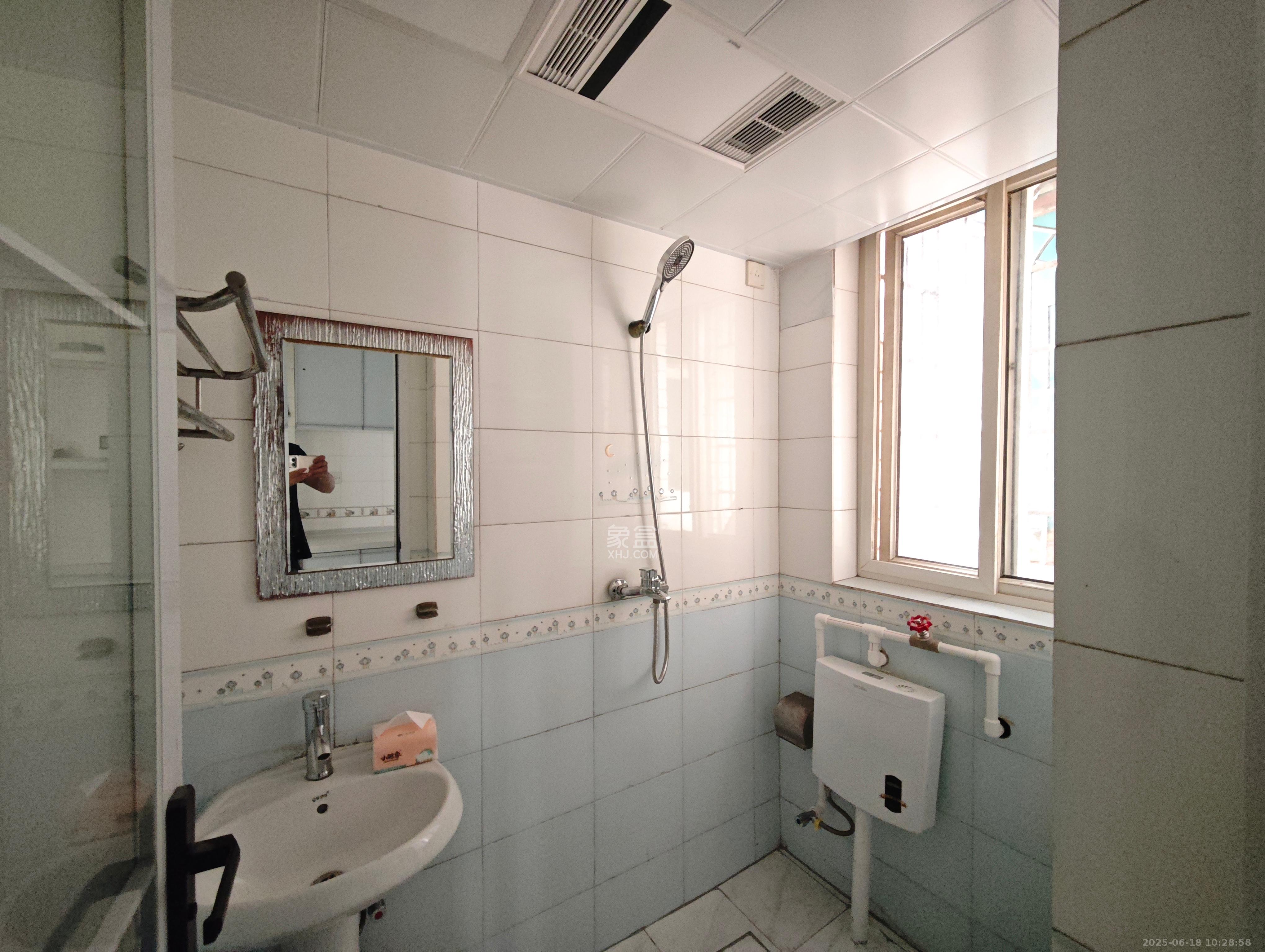 湖南省长沙市城乡规划局雨花区分局宿舍  4室2厅2卫   2600.00元/月室内图