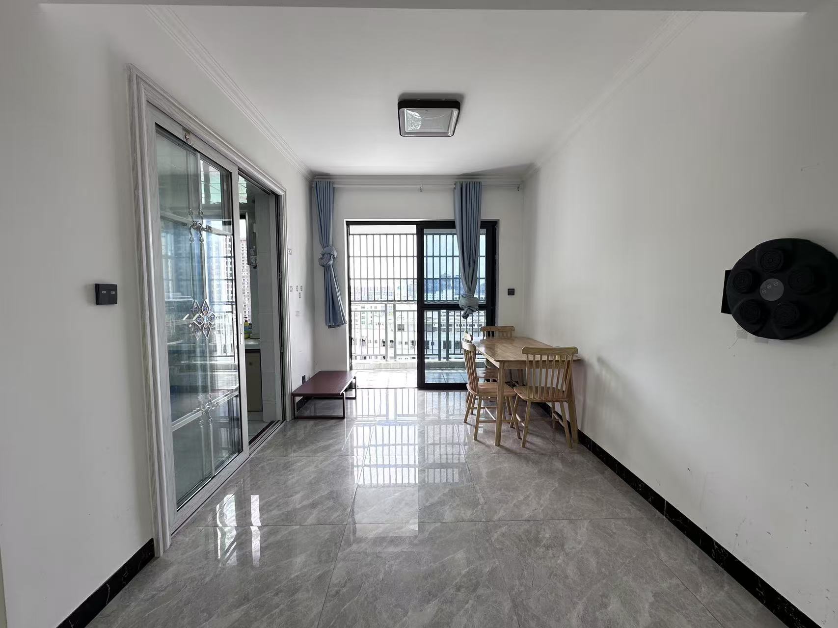 锦地翰城四期 3室2厅2卫 3300.0元/月 锦地翰城四期 3室2厅2卫 3300.0元/月室内图