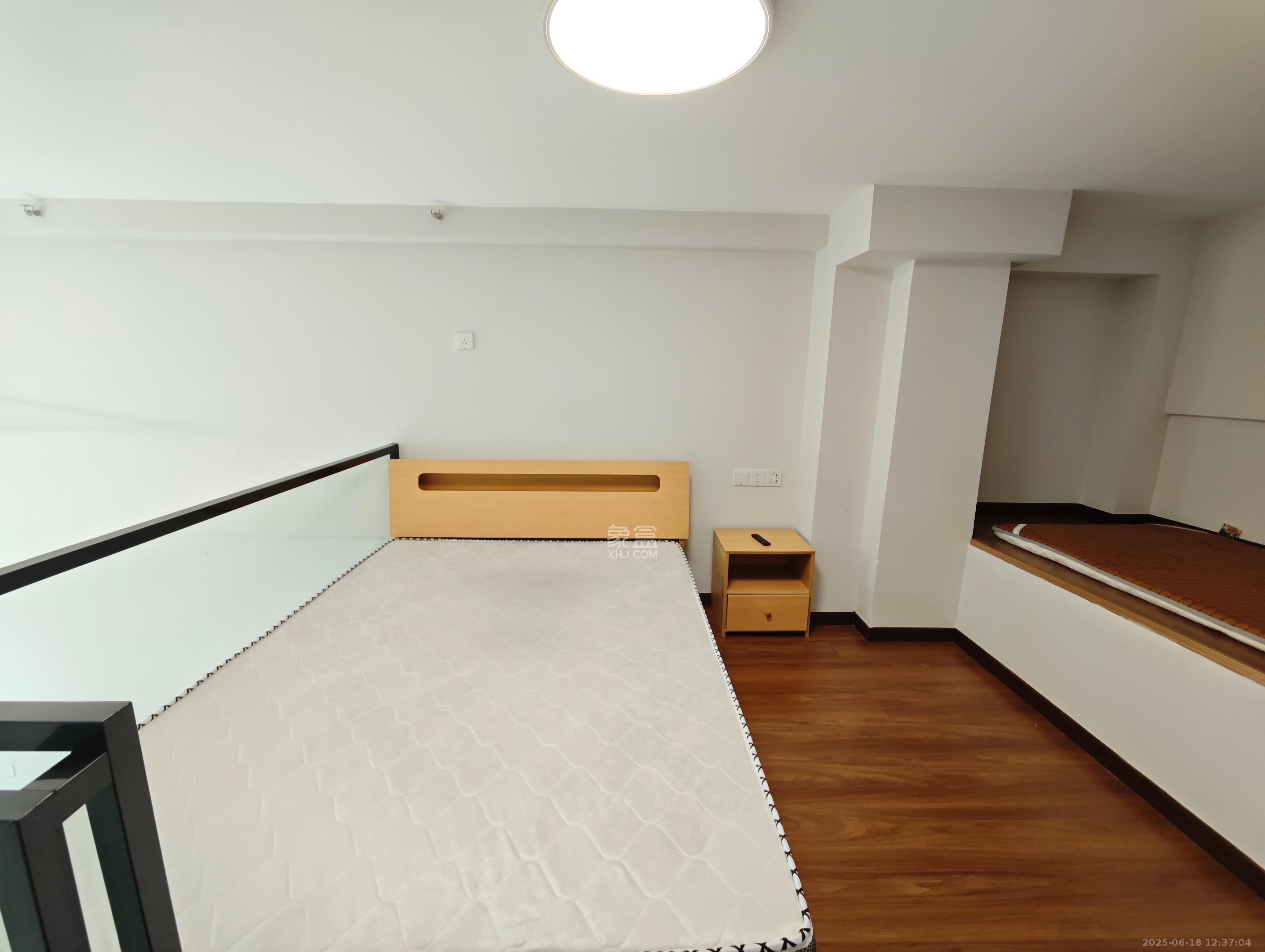 卓越中寰  1室1厅1卫    1800.0元/月室内图