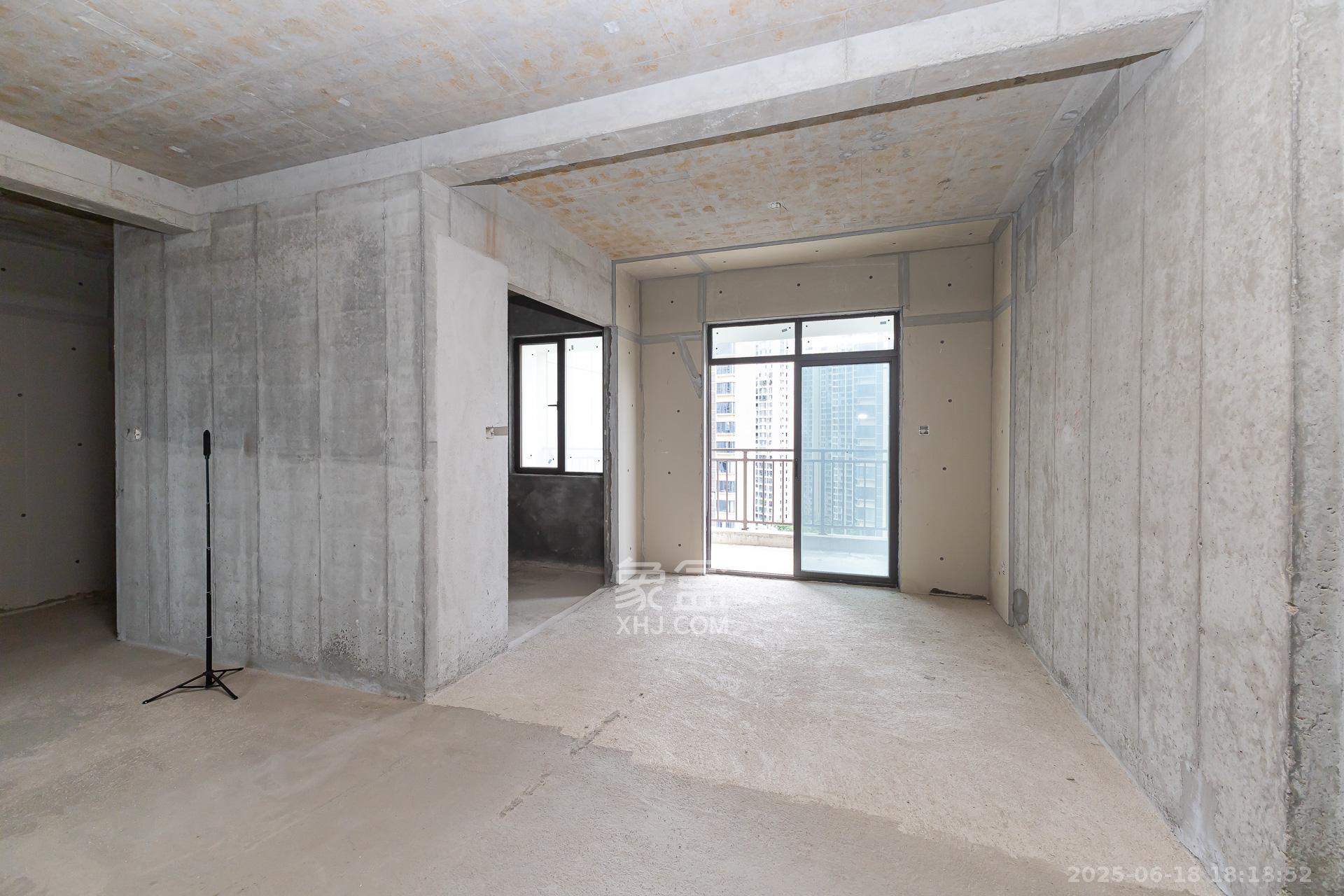 润和湘江天地E区  4室2厅3卫    254.8万 润和湘江天地E区  4室2厅3卫    254.8万客厅