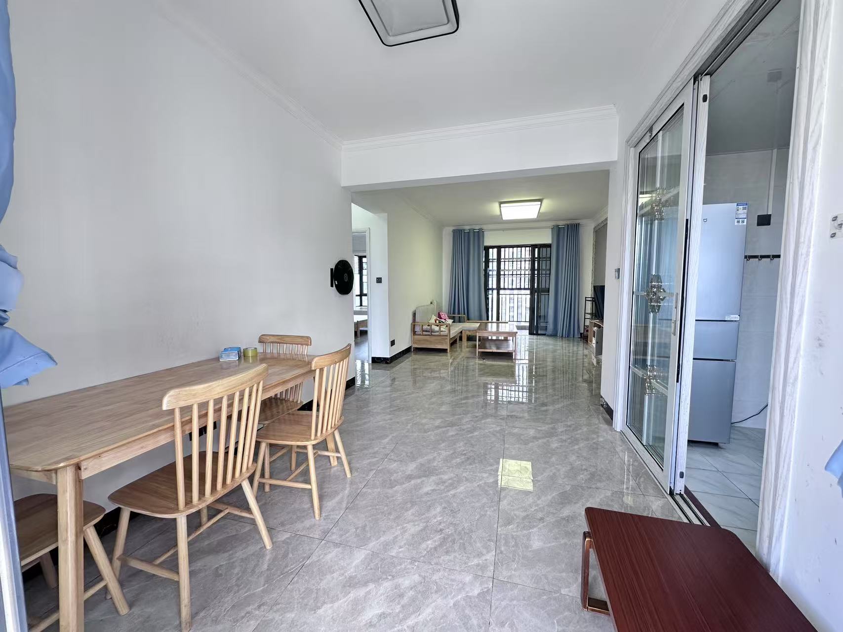 锦地翰城四期 3室2厅2卫 3300.0元/月 锦地翰城四期 3室2厅2卫 3300.0元/月室内图