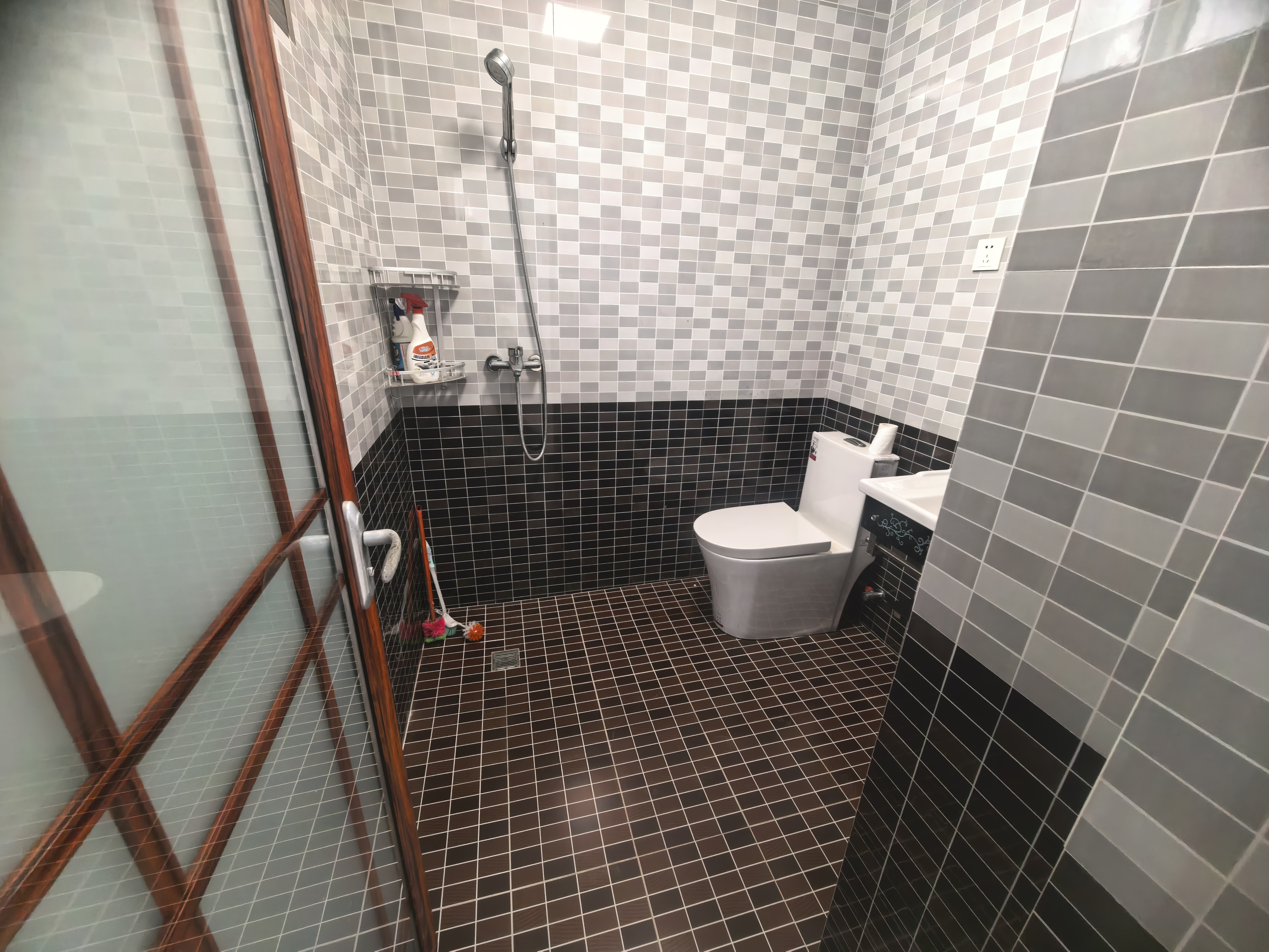 新宏基大厦 3室2厅2卫 2600.0元/月 新宏基大厦 3室2厅2卫 2600.0元/月室内图