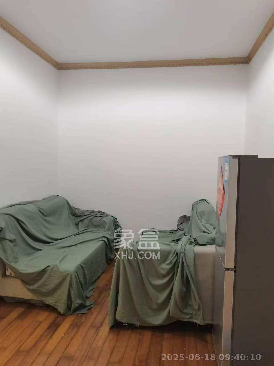 中国水电八局宿舍  1室1厅1卫   1800.00元/月