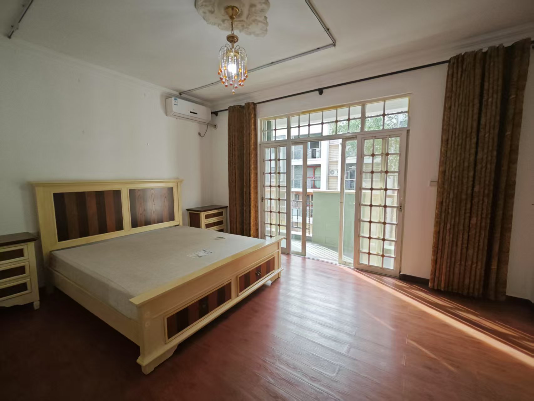 宝安江南城 5室2厅3卫 4800.0元/月 宝安江南城 5室2厅3卫 4800.0元/月室内图