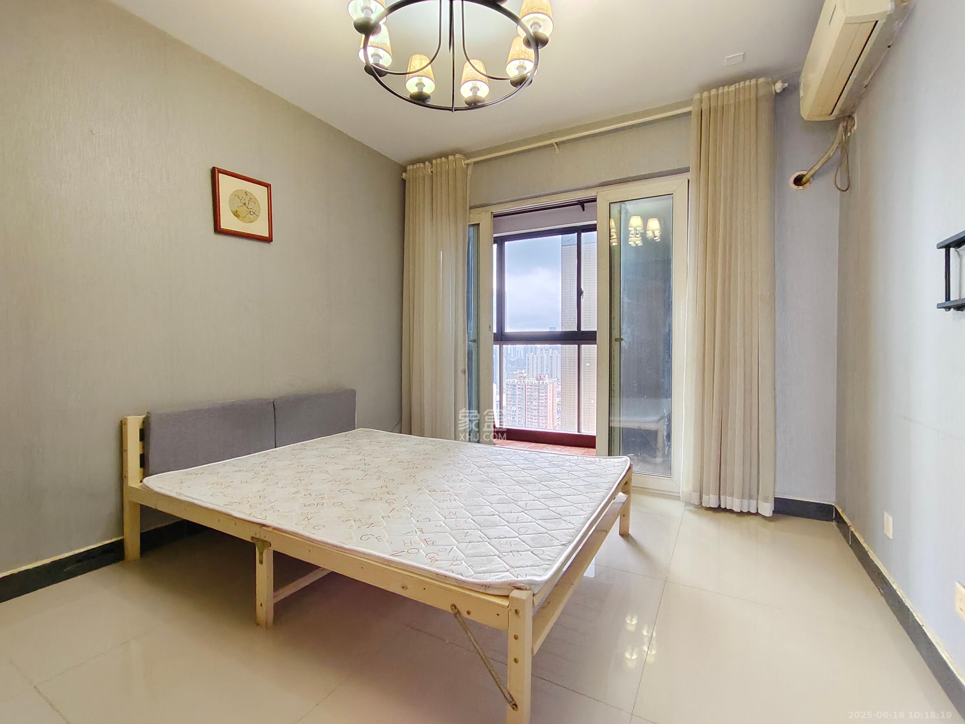 银港水晶城 3室2厅2卫 2800.0元/月 银港水晶城 3室2厅2卫 2800.0元/月室内图