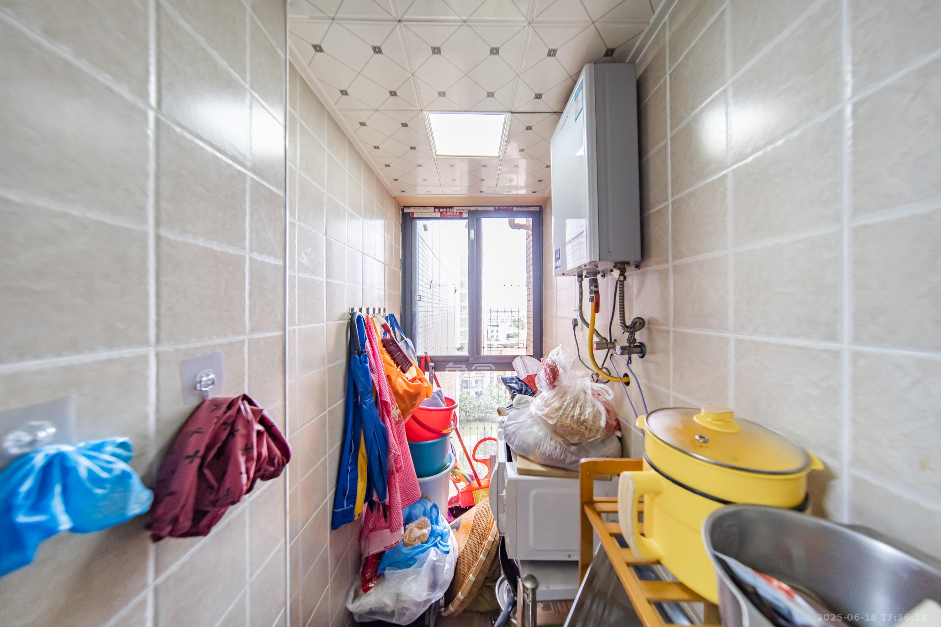 湘熙水郡(观澜海赋家园)  3室2厅1卫    89.0万 湘熙水郡(观澜海赋家园)  3室2厅1卫    89.0万阳台