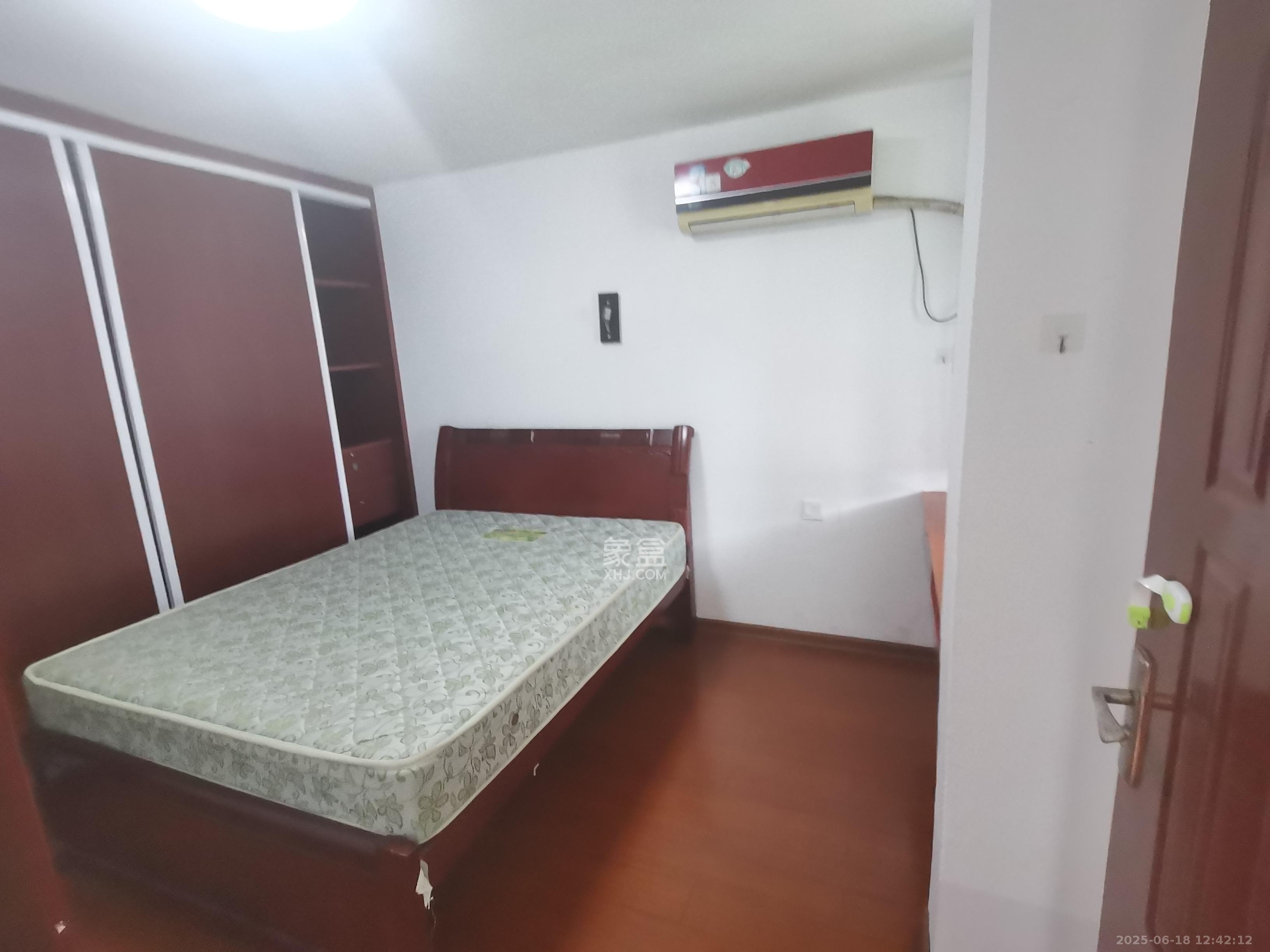 江临天下 1室1厅1卫 1600.0元/月 江临天下 1室1厅1卫 1600.0元/月室内图