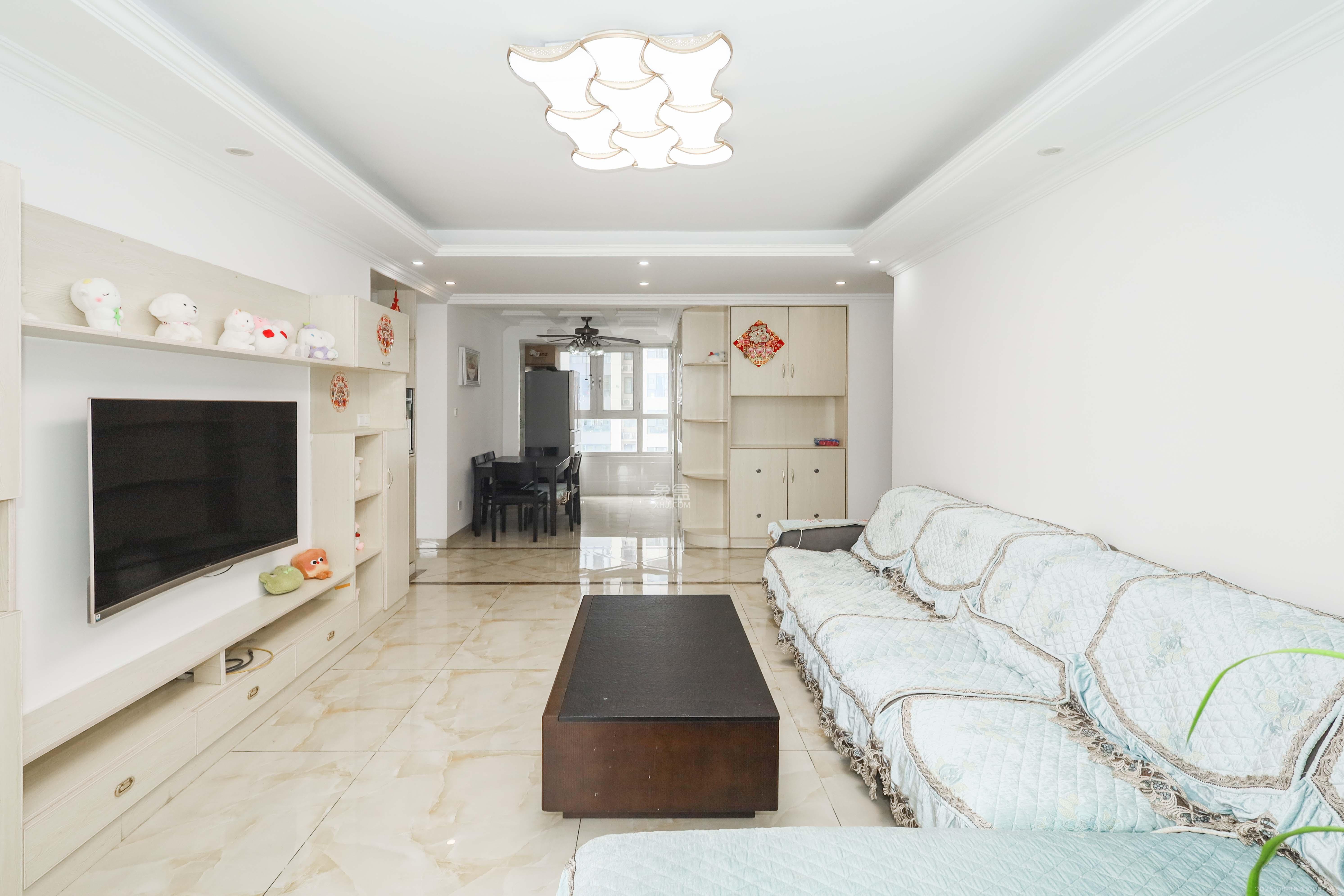 中国铁建梅溪青秀一期 3室2厅1卫 112.0万 中国铁建梅溪青秀一期 3室2厅1卫 112.0万客厅