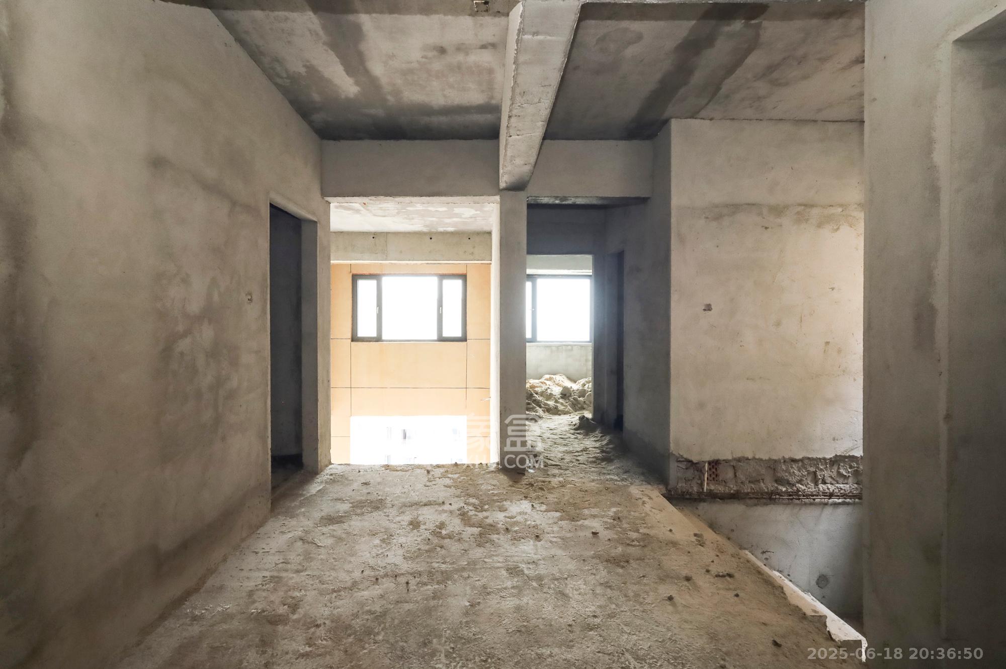 帝辰金缇水郡 5室2厅2卫 62.0万 帝辰金缇水郡 5室2厅2卫 62.0万其他