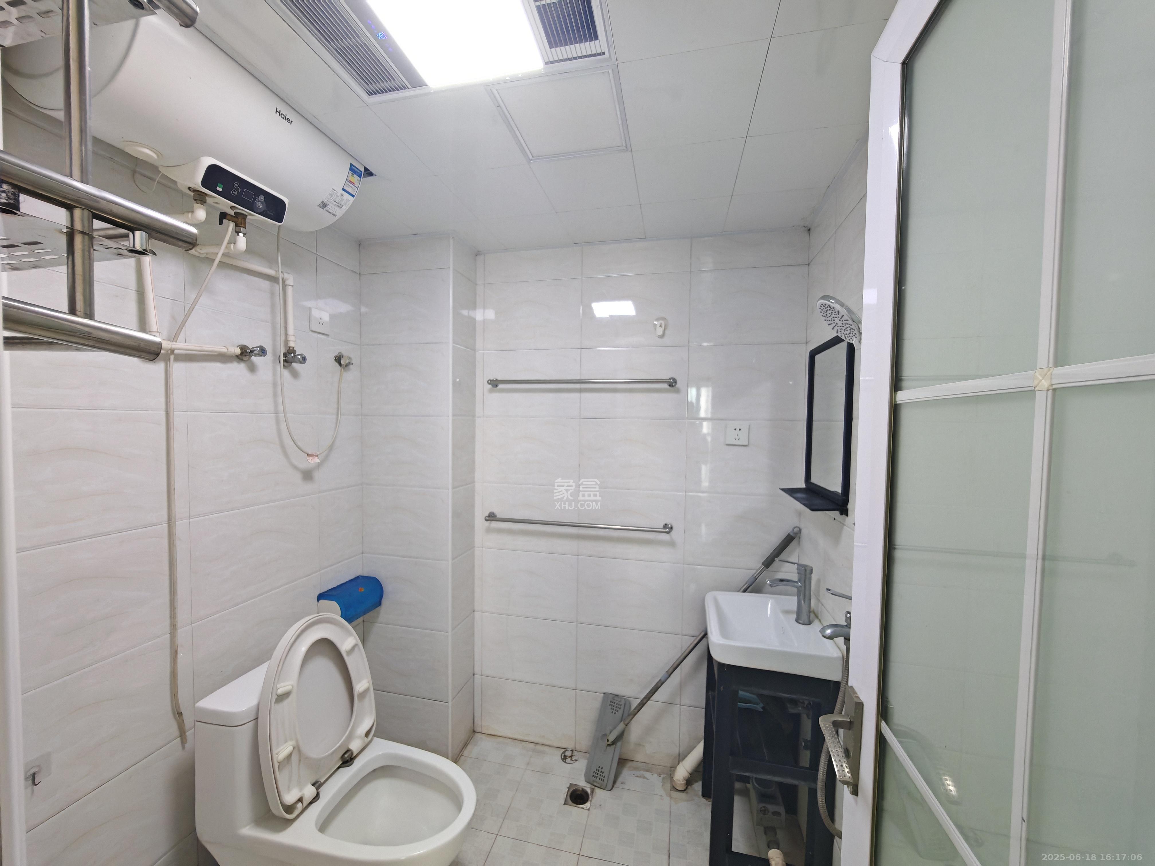 达美D6区 1室1厅1卫 1300.0元/月 达美D6区 1室1厅1卫 1300.0元/月室内图