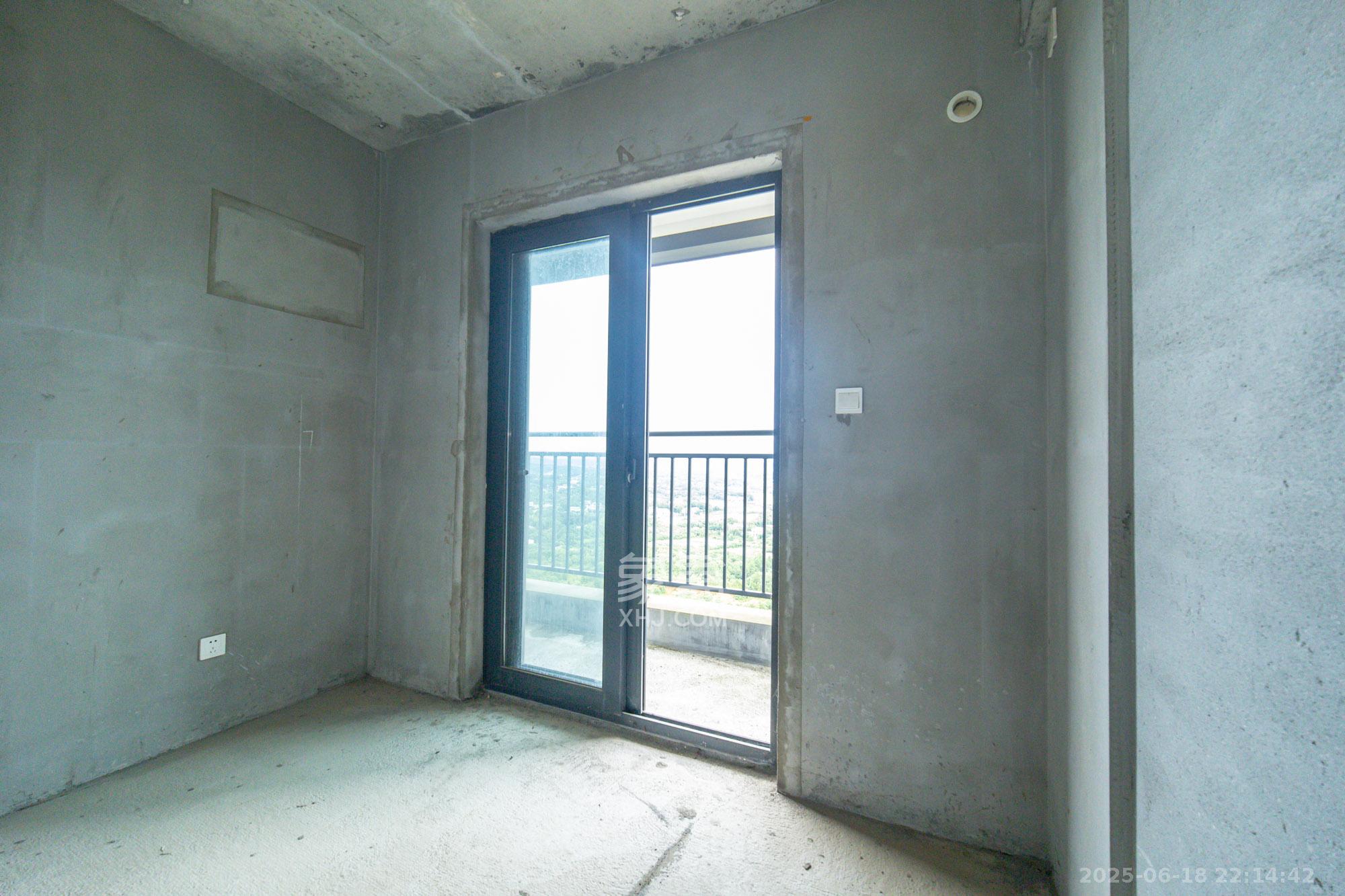 弘坤东昇 4室2厅2卫 85.0万 弘坤东昇 4室2厅2卫 85.0万卧室