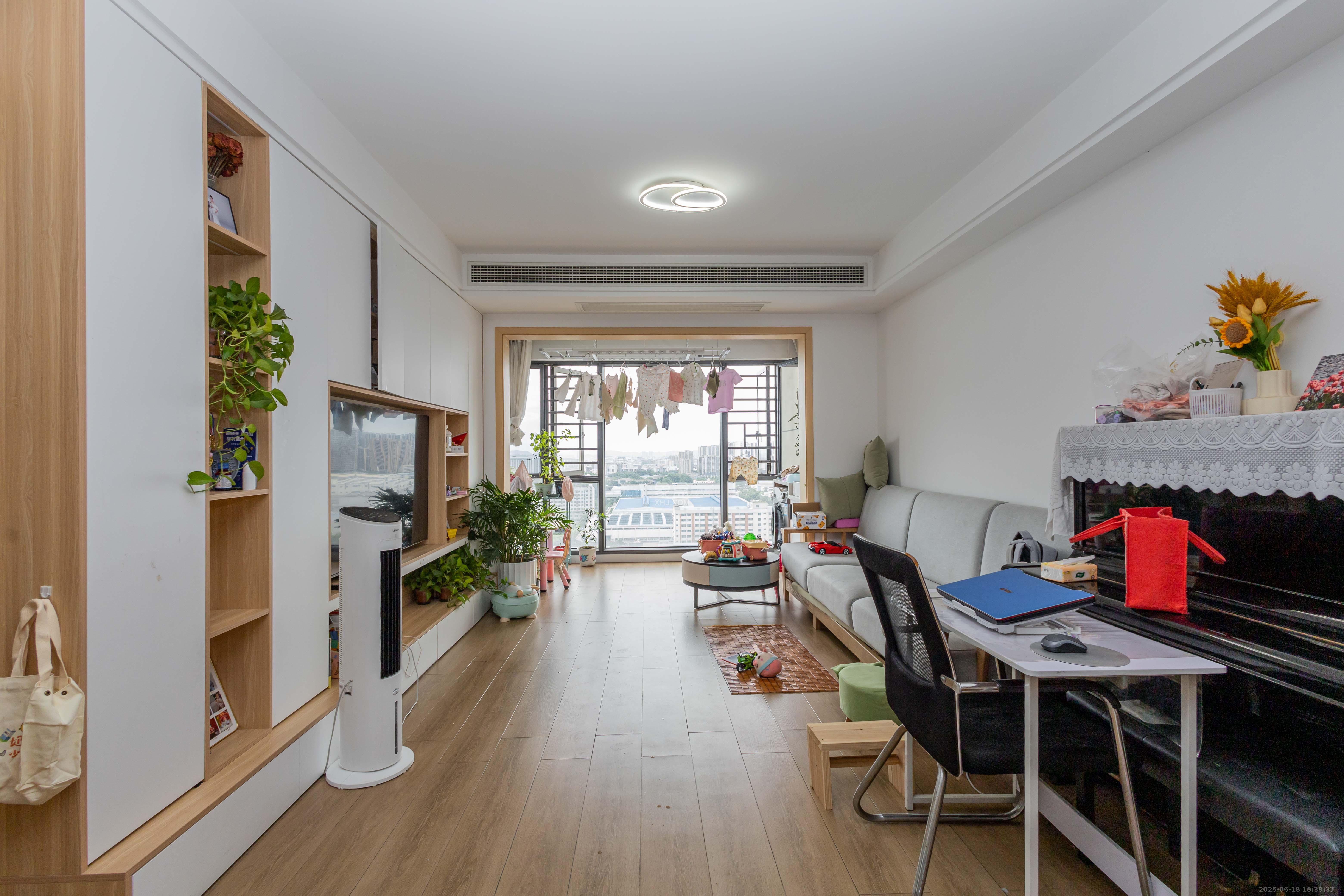 华远海蓝郡  3室2厅2卫    82.0万 华远海蓝郡  3室2厅2卫    82.0万客厅