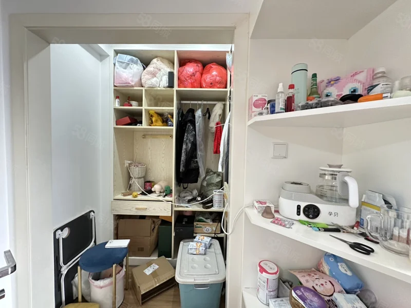 阳光一品小区 4室2厅2卫 89.8万 阳光一品小区 4室2厅2卫 89.8万客厅