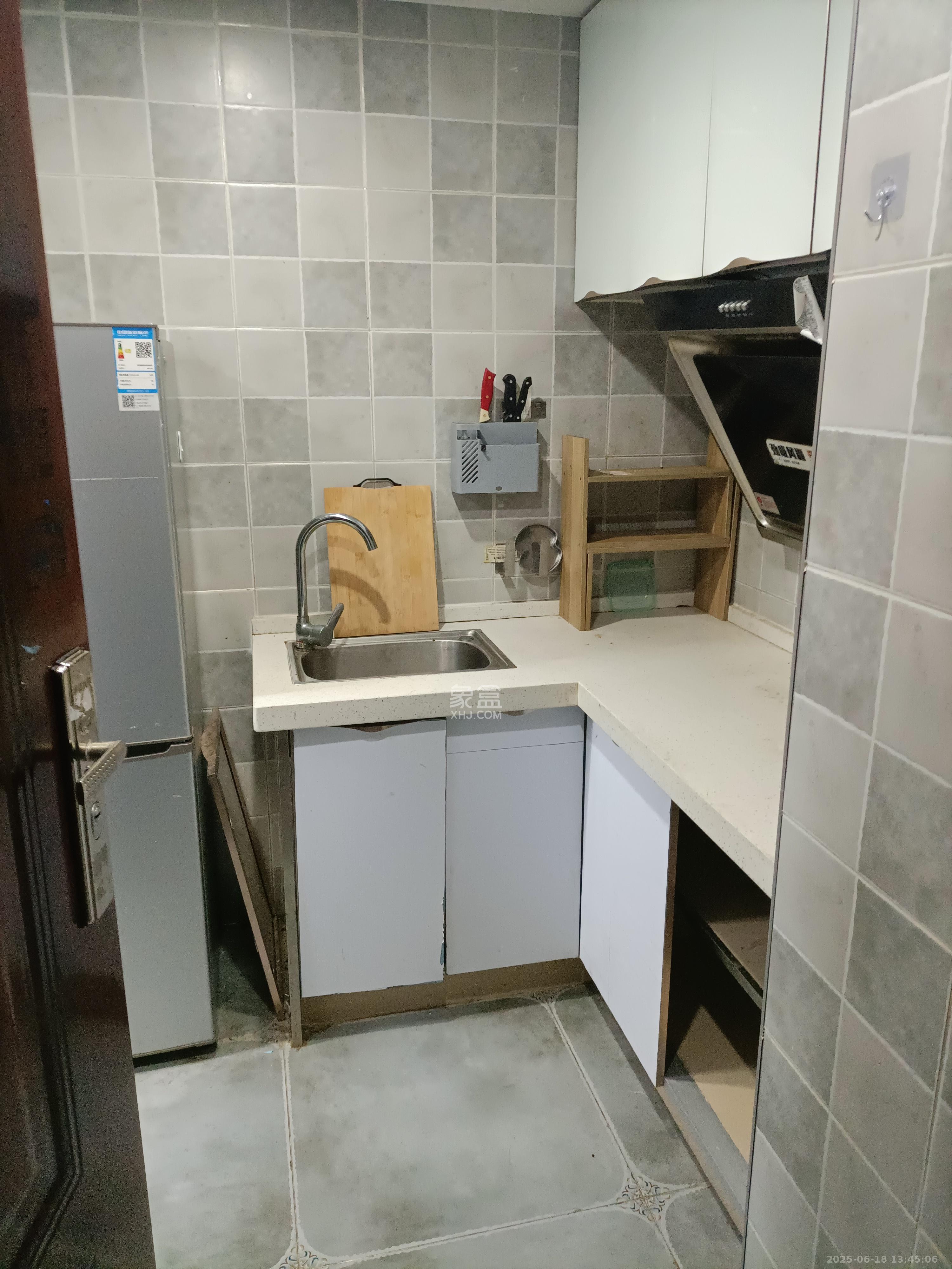 中交里城  1室1厅1卫   1500.00元/月室内图