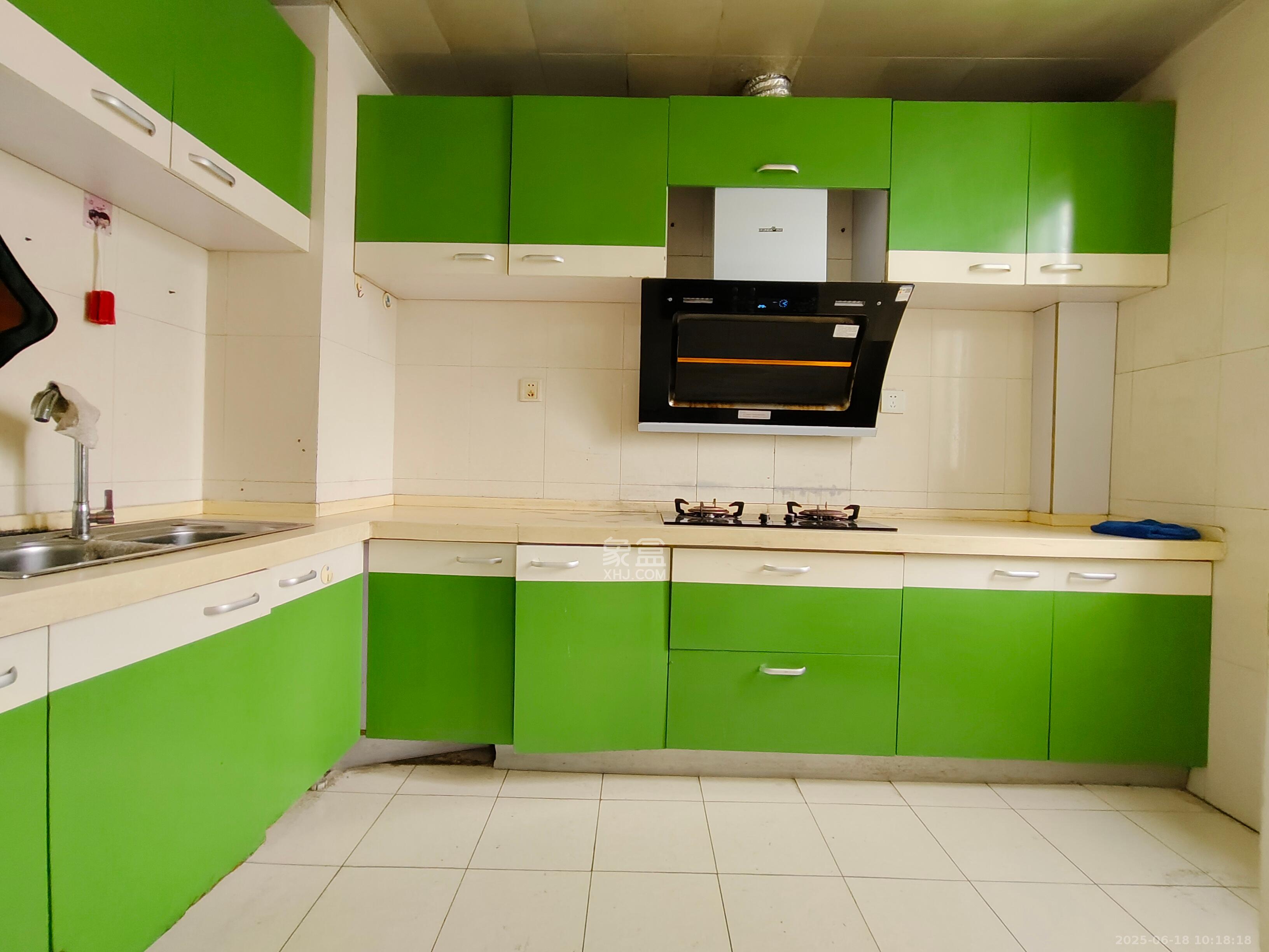 银港水晶城 3室2厅2卫 2800.0元/月 银港水晶城 3室2厅2卫 2800.0元/月室内图