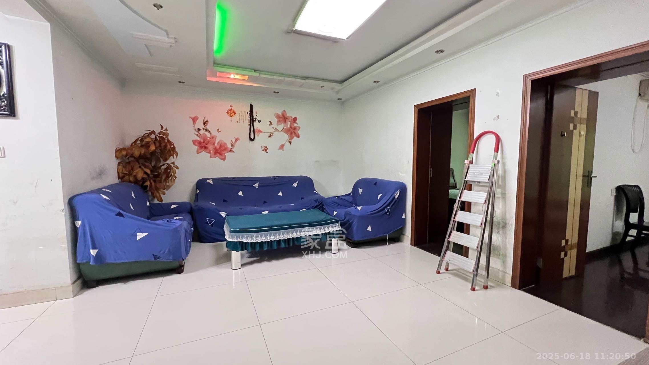 中南汽车世界 3室2厅1卫 1300.0元/月 中南汽车世界 3室2厅1卫 1300.0元/月室内图