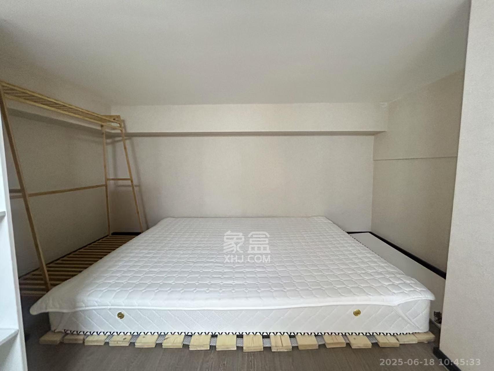 中一鲲出（鲲鹏府）  2室1厅1卫    2500.0元/月室内图