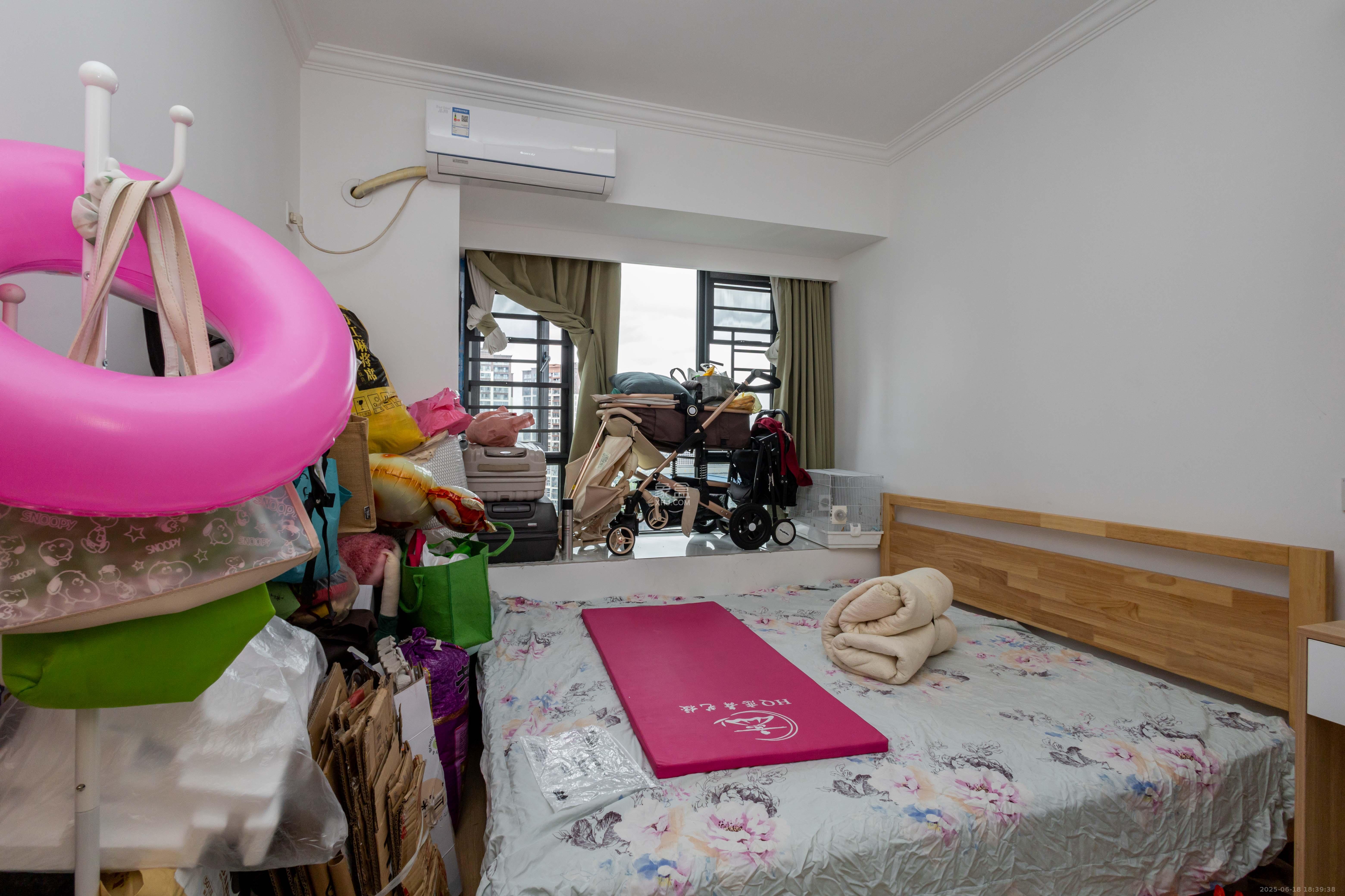 华远海蓝郡  3室2厅2卫    82.0万 华远海蓝郡  3室2厅2卫    82.0万卧室