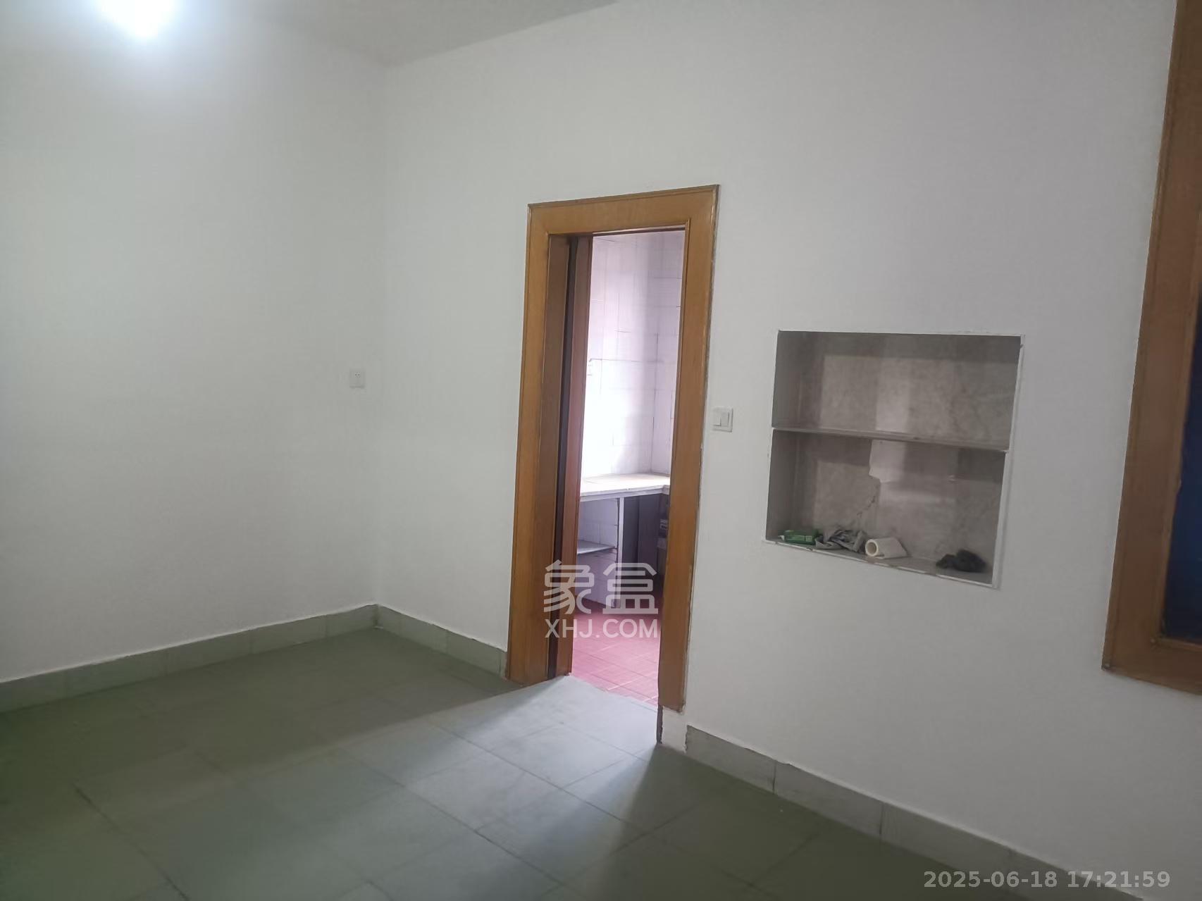 牛串岭小区  2室1厅1卫    1300.0元/月 牛串岭小区  2室1厅1卫    1300.0元/月室内图