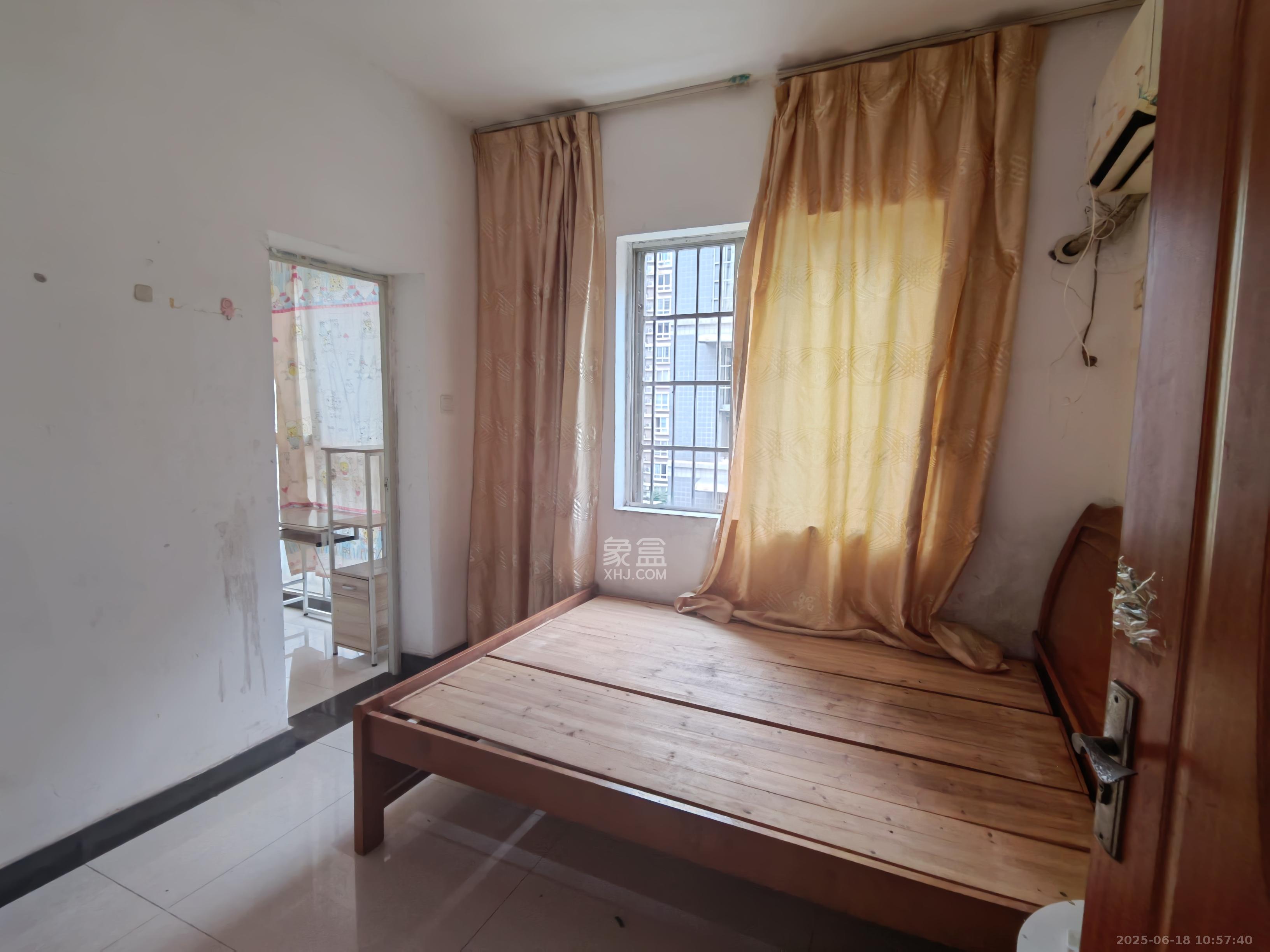 湘绣城 3室2厅1卫 1200.0元/月 湘绣城 3室2厅1卫 1200.0元/月室内图