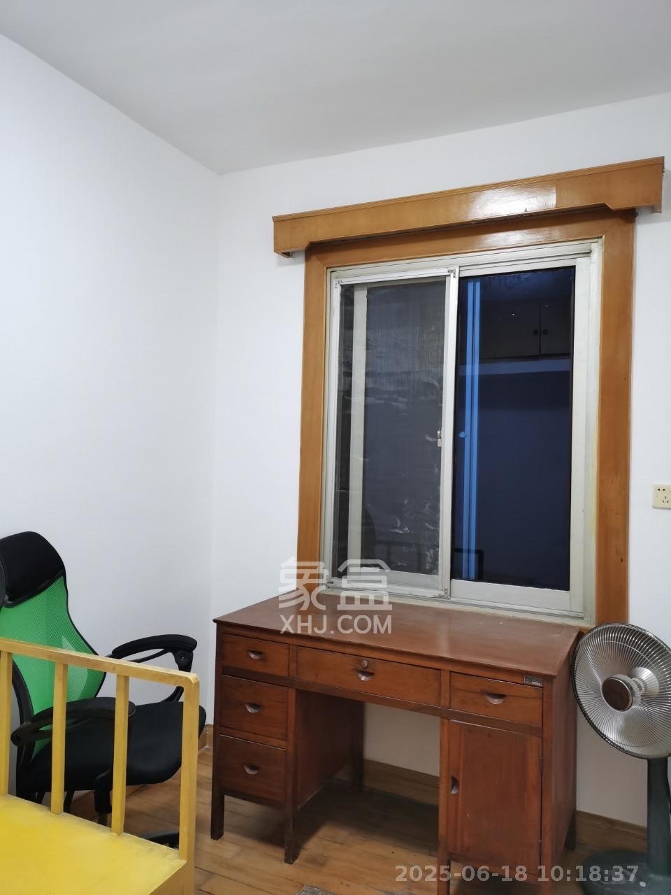 东塘电力院 1室0厅0卫 2200.0元/月 东塘电力院 1室0厅0卫 2200.0元/月室内图