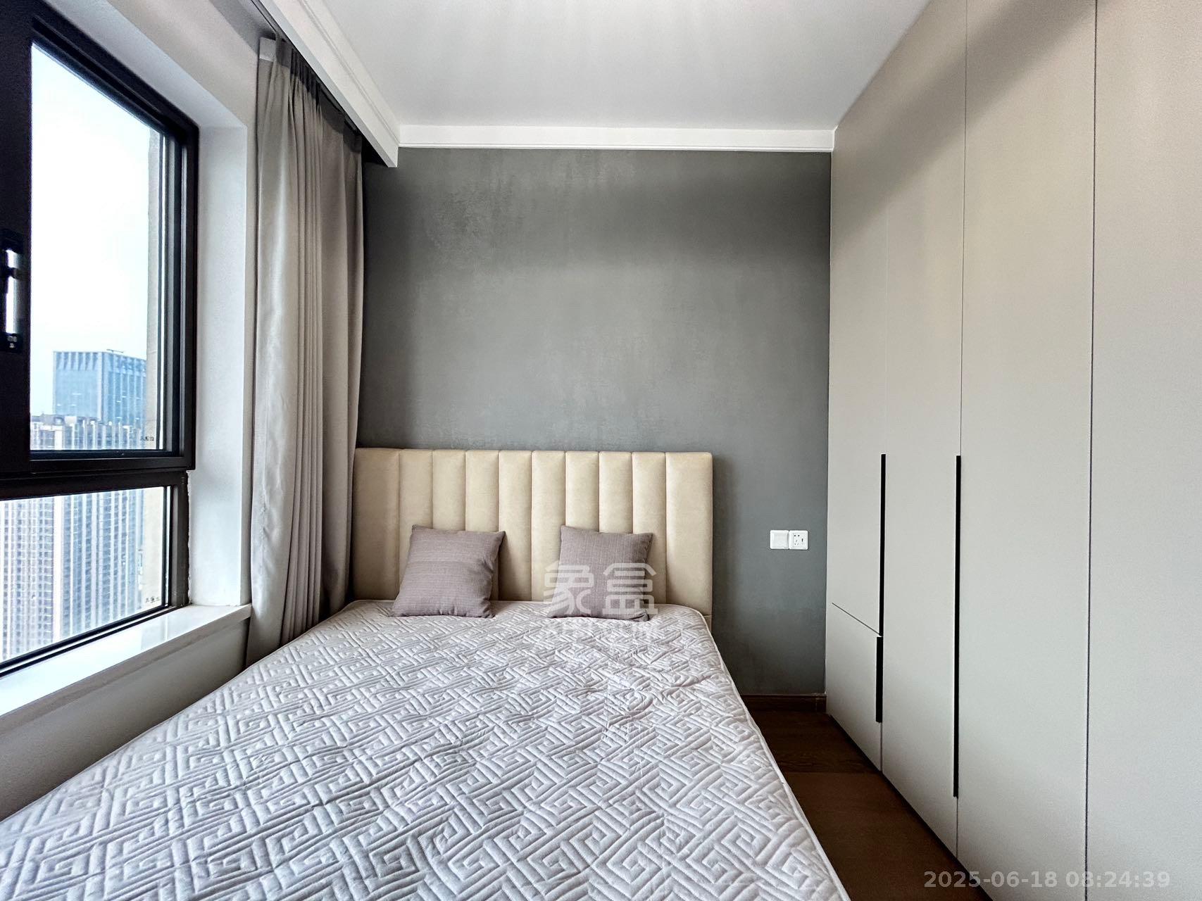 龙湖铂金中心(龙湖春江郦城)  4室2厅2卫    6980.0元/月 龙湖铂金中心(龙湖春江郦城)  4室2厅2卫    6980.0元/月室内图