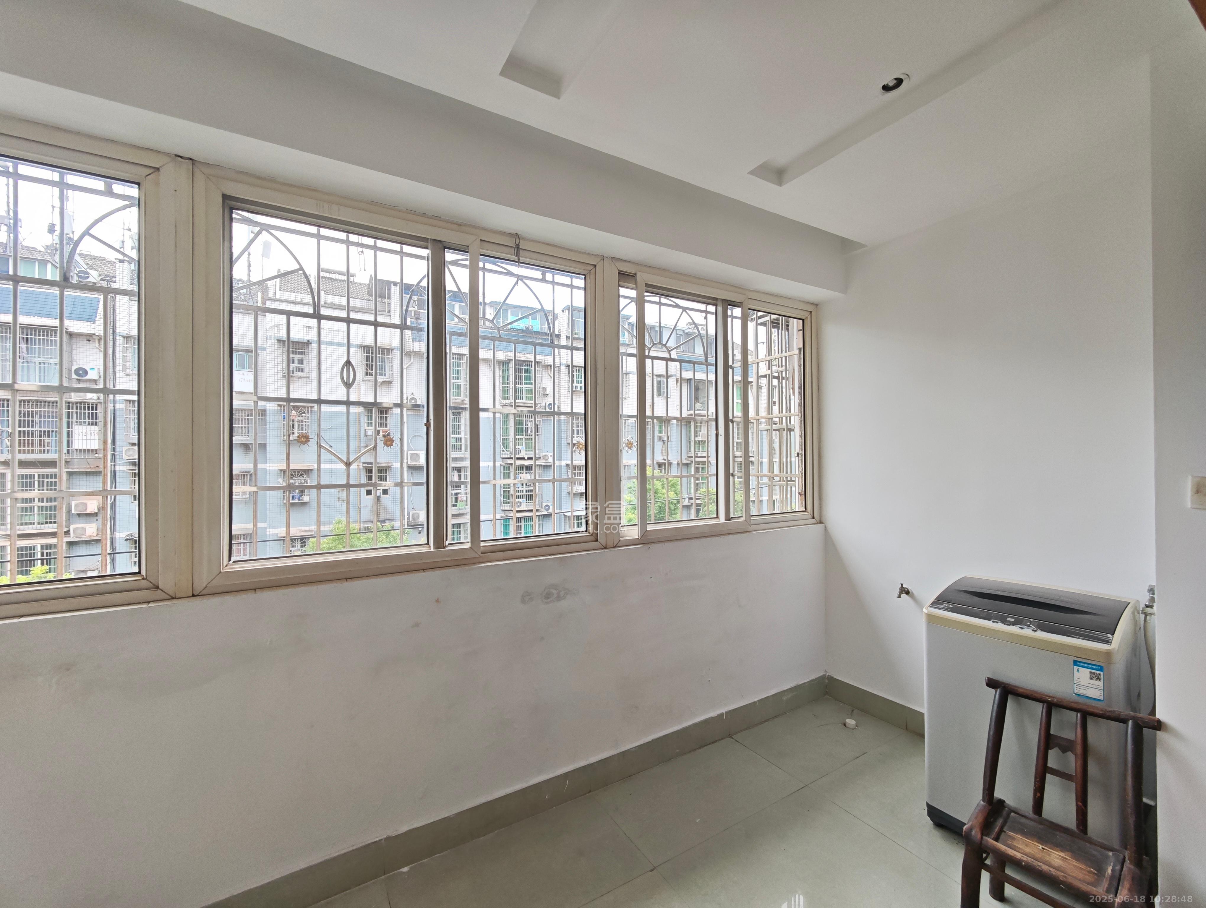 湖南省长沙市城乡规划局雨花区分局宿舍 4室2厅2卫 2600.0元/月 湖南省长沙市城乡规划局雨花区分局宿舍 4室2厅2卫 2600.0元/月室内图