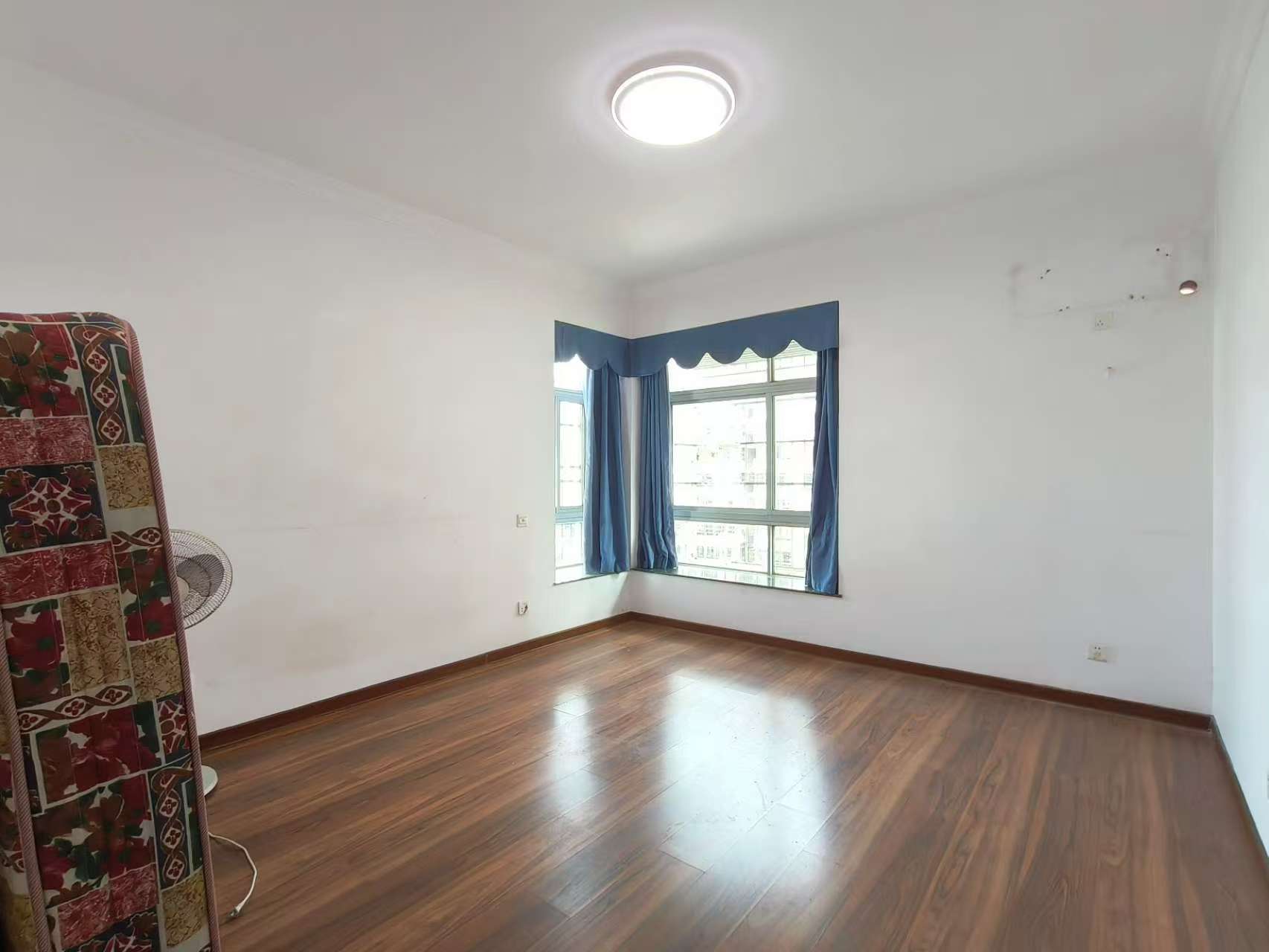 信力花苑 3室2厅2卫 140.0万 信力花苑 3室2厅2卫 140.0万室内图