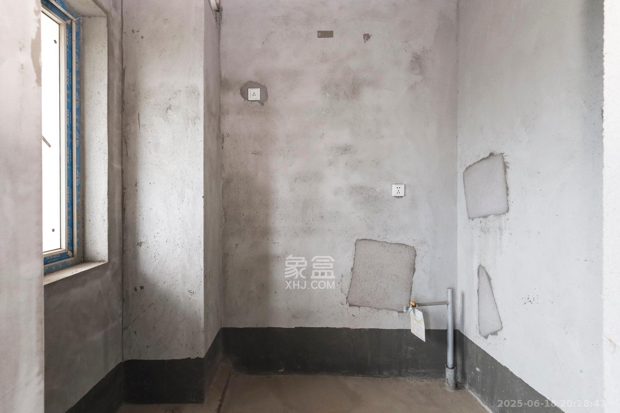 钱隆世家  4室2厅2卫    83.0万厨房