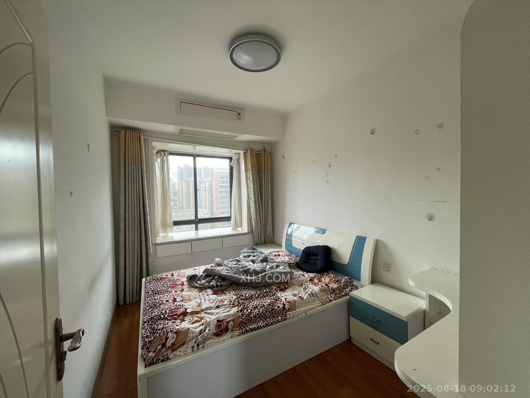 莲湖汽配城  1室2厅1卫    2600.0元/月 莲湖汽配城  1室2厅1卫    2600.0元/月室内图