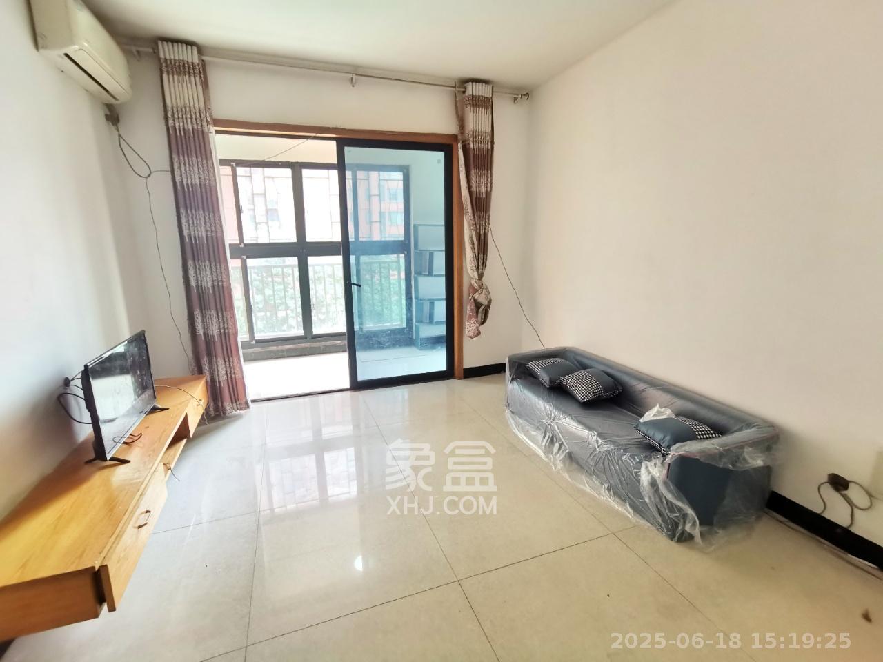 三一街区  3室2厅1卫    1500.0元/月