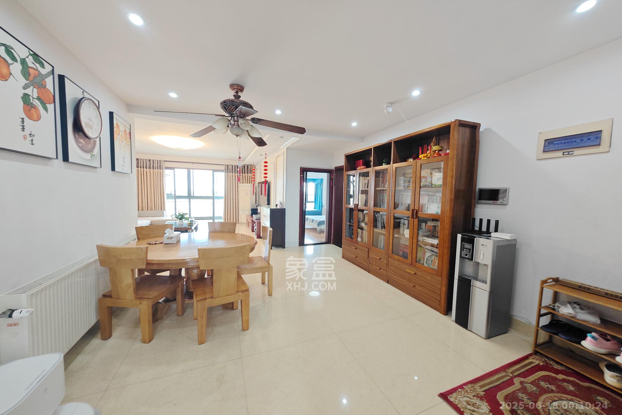 锦绣世纪 4室2厅2卫 152.0万 锦绣世纪 4室2厅2卫 152.0万客厅