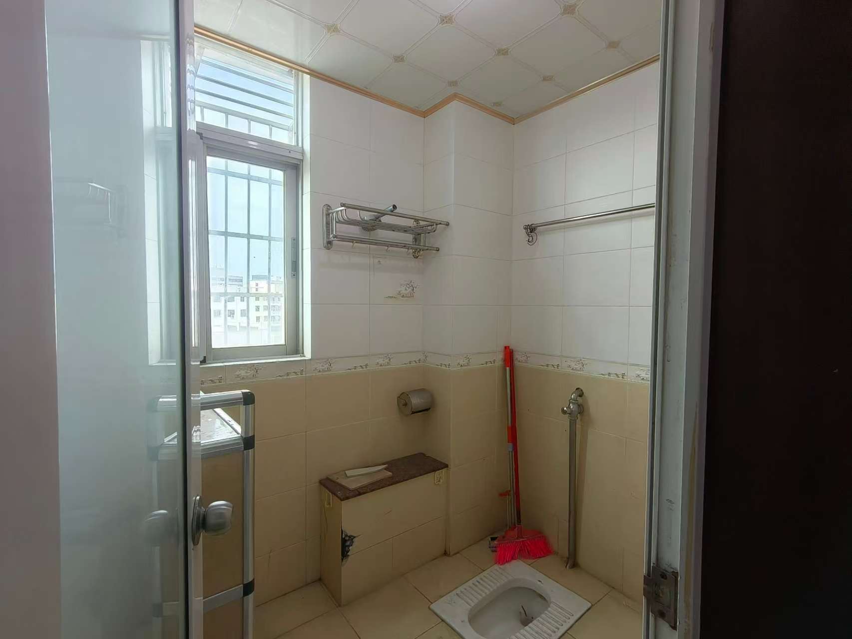 信力花苑 3室2厅2卫 140.0万 信力花苑 3室2厅2卫 140.0万室内图