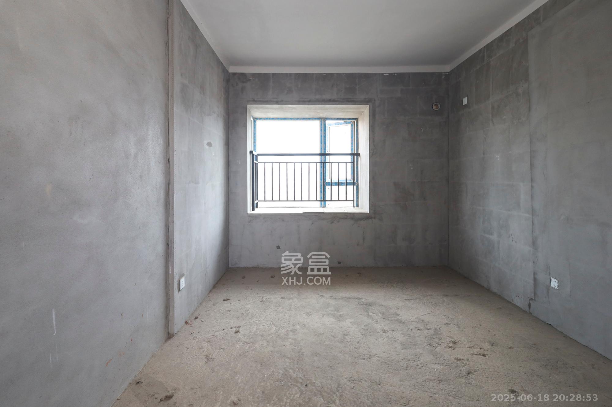 钱隆世家  4室2厅2卫    83.0万 钱隆世家  4室2厅2卫    83.0万卧室