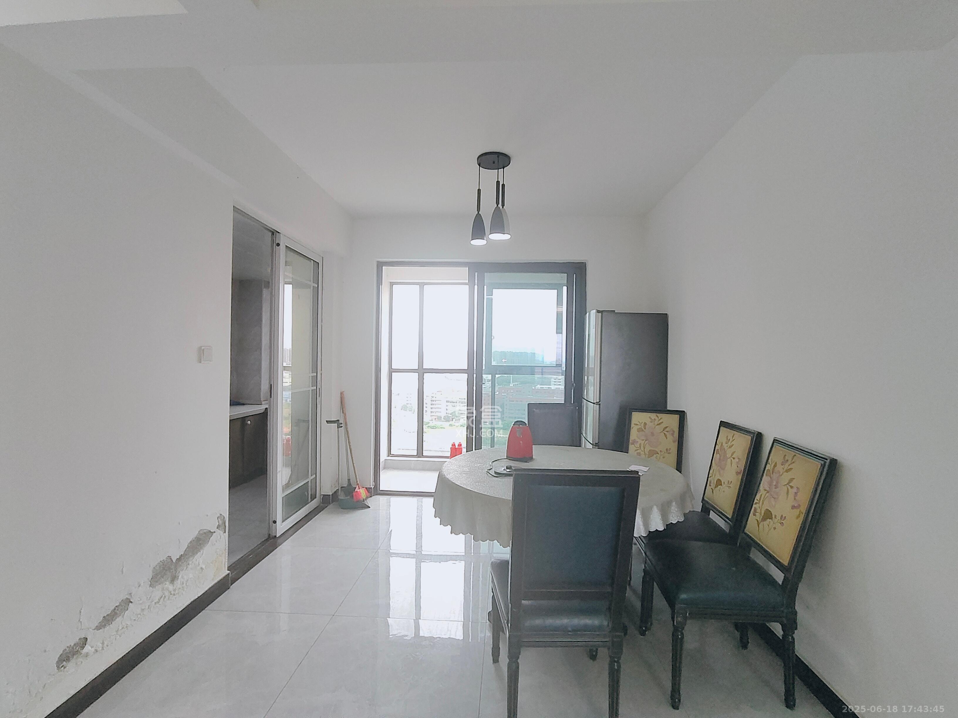 东方美地 3室2厅2卫 2600.0元/月 东方美地 3室2厅2卫 2600.0元/月室内图