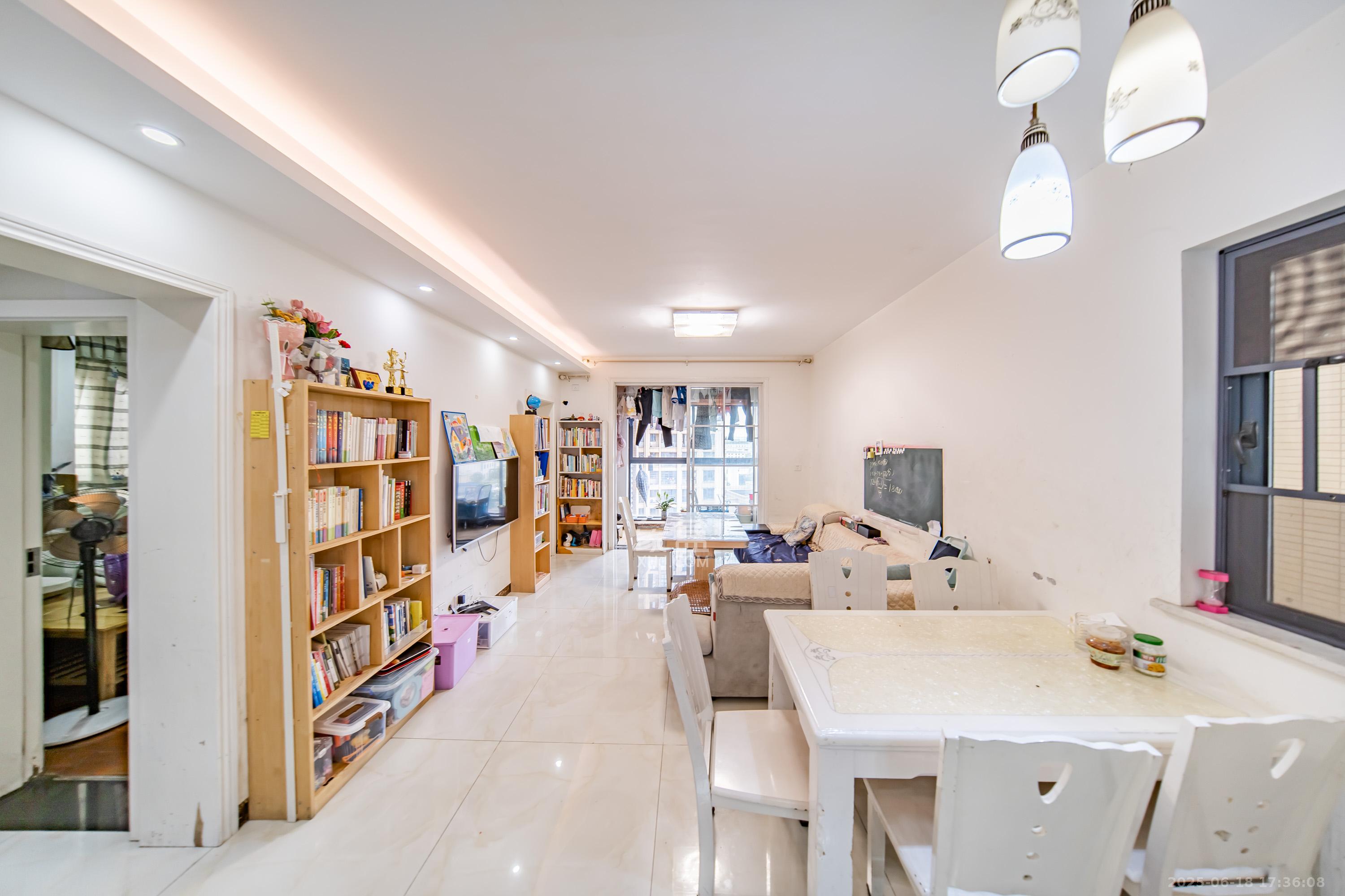 湘熙水郡(观澜海赋家园)  3室2厅1卫    89.0万 湘熙水郡(观澜海赋家园)  3室2厅1卫    89.0万客厅