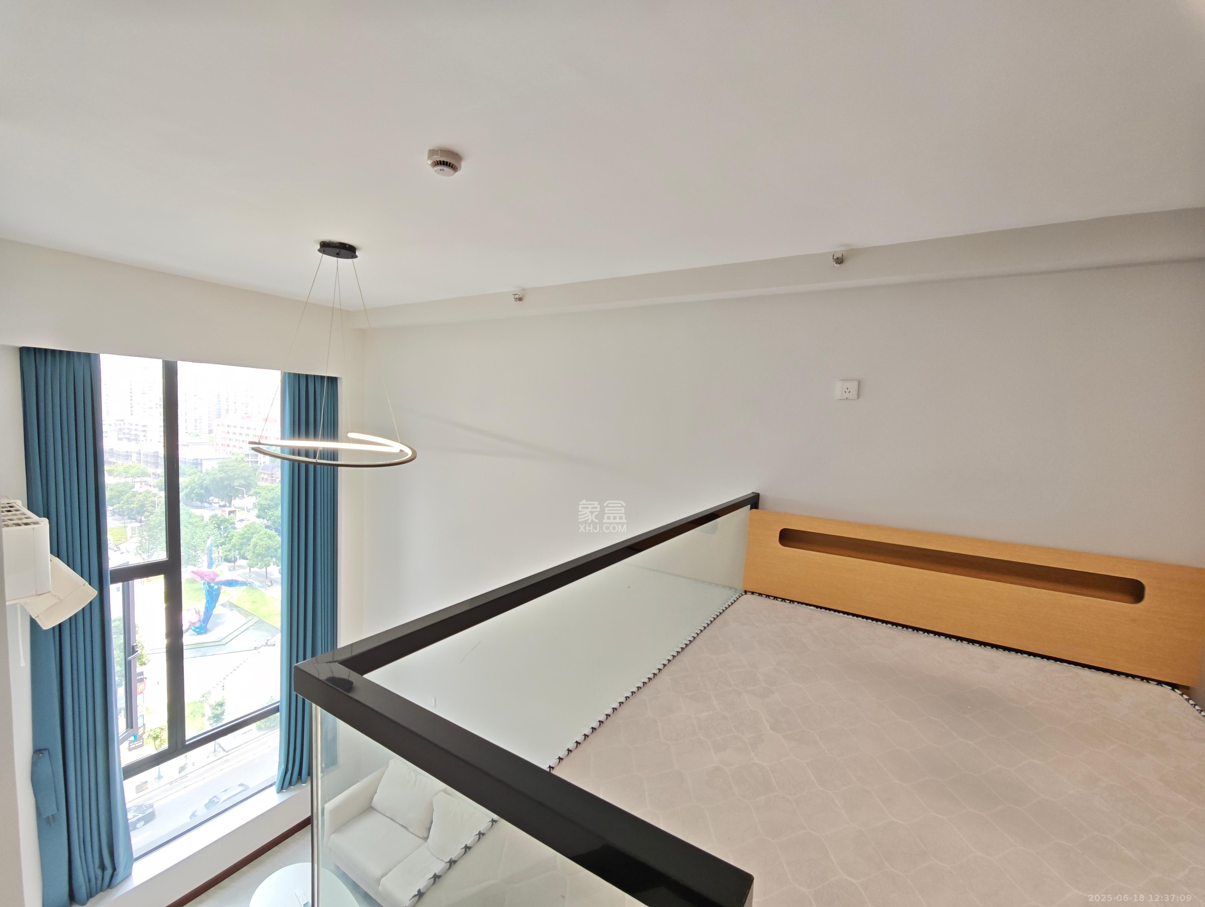 卓越中寰  1室1厅1卫    1800.0元/月室内图