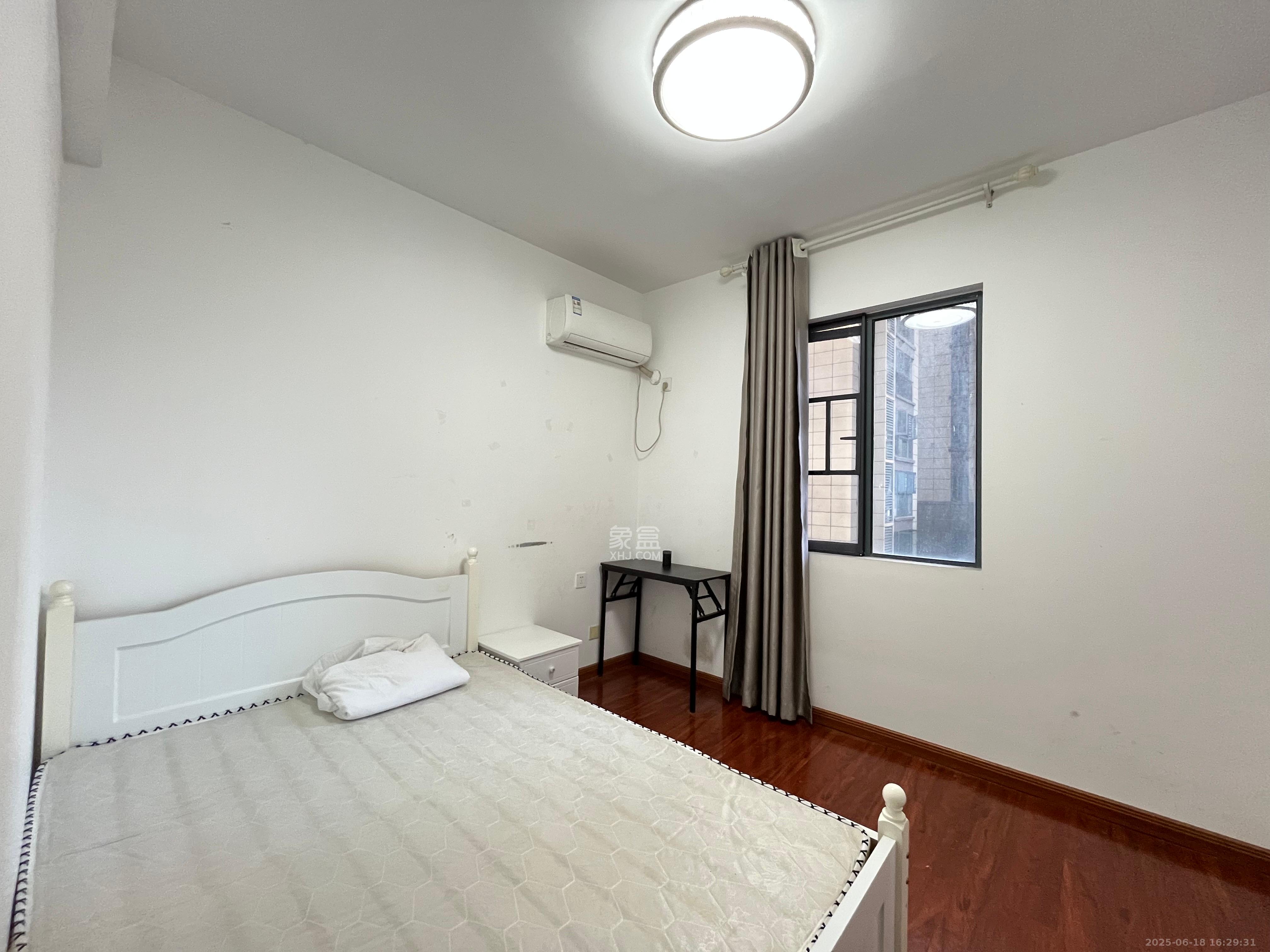 荣盛花语书苑  3室2厅1卫    2600.0元/月 荣盛花语书苑  3室2厅1卫    2600.0元/月室内图