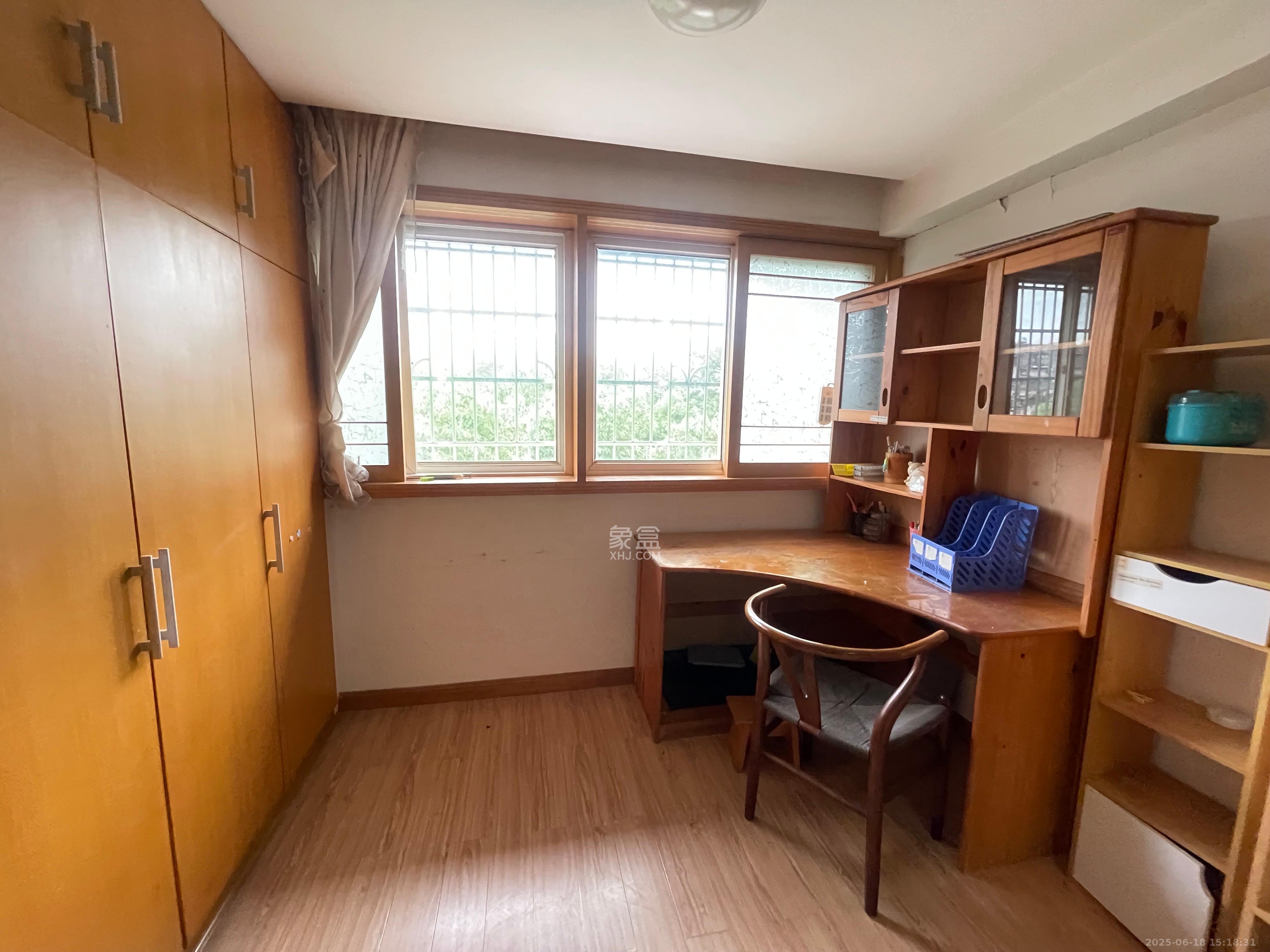 四星客车厂(四星小区) 2室1厅1卫 1300.0元/月 四星客车厂(四星小区) 2室1厅1卫 1300.0元/月室内图