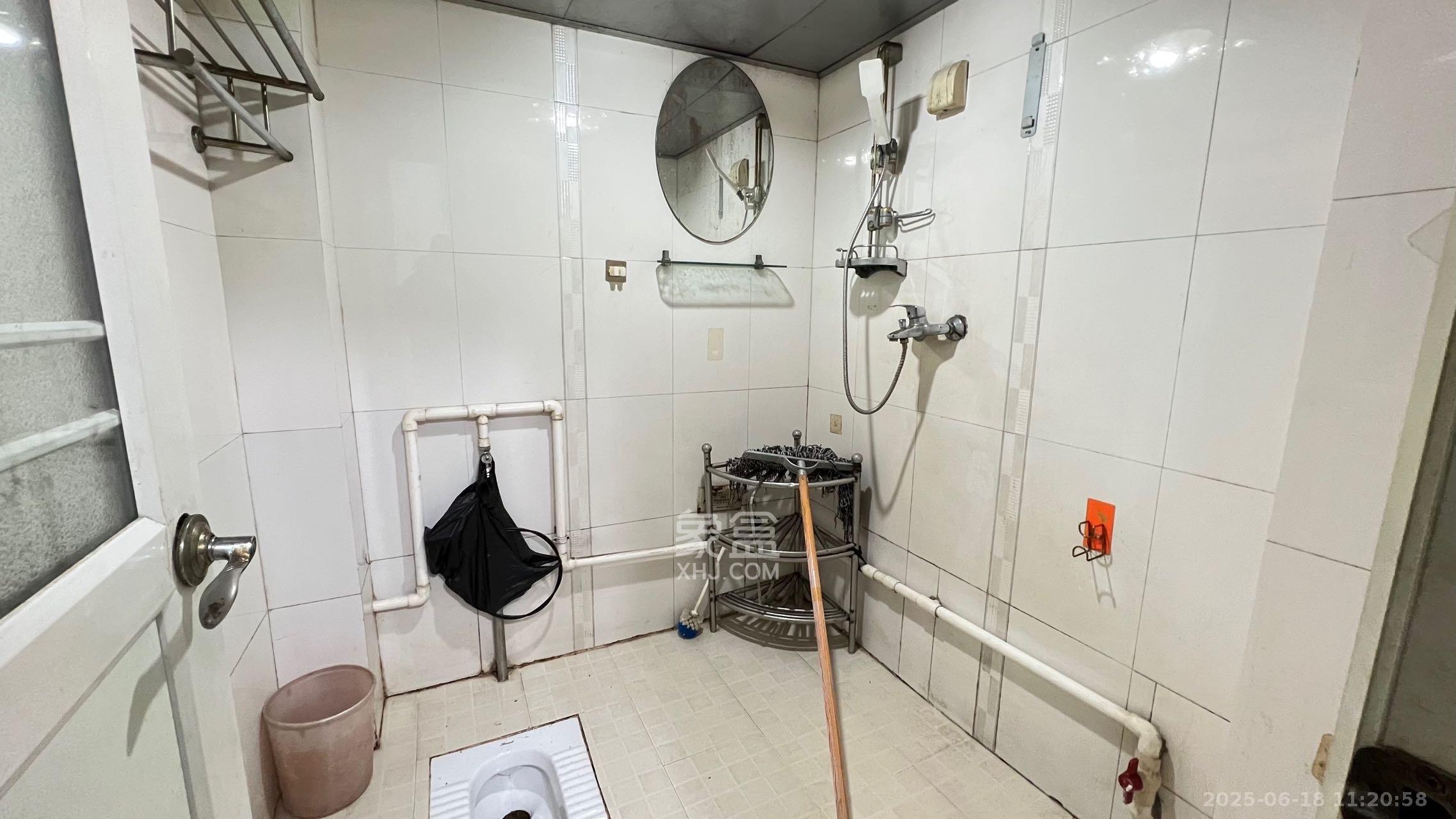 中南汽车世界 3室2厅1卫 1300.0元/月 中南汽车世界 3室2厅1卫 1300.0元/月室内图