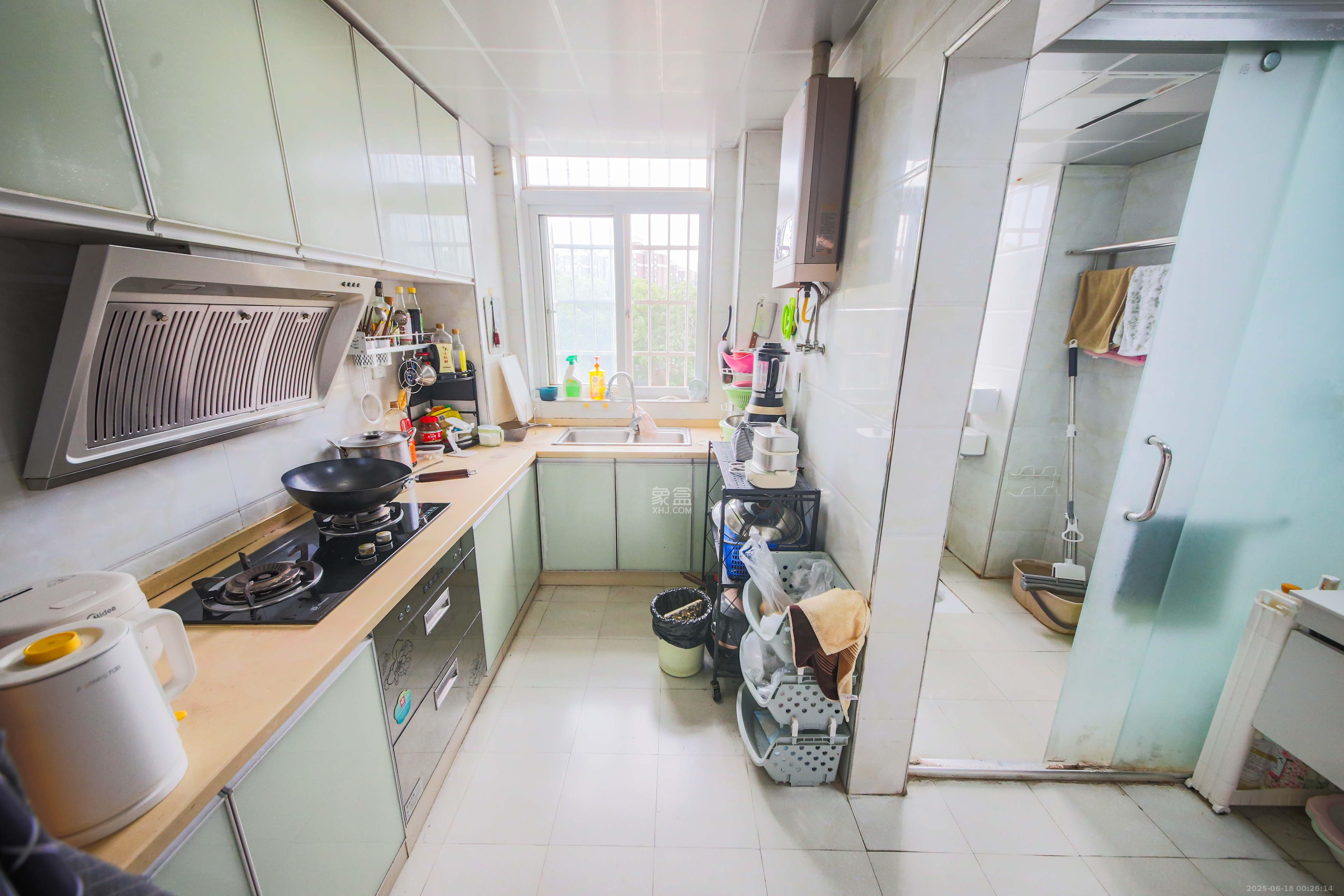 景荣华苑 3室2厅2卫 91.8万 景荣华苑 3室2厅2卫 91.8万厨房