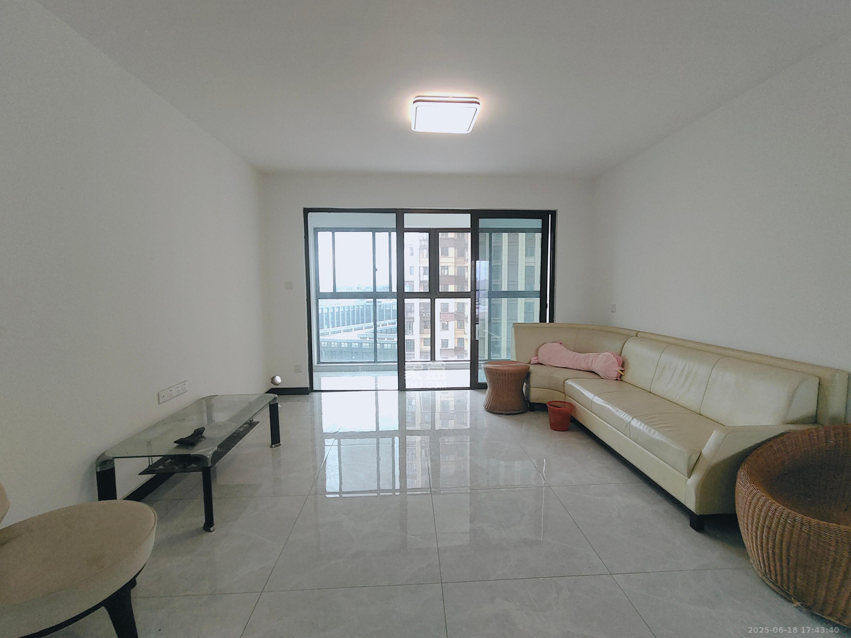 东方美地 3室2厅2卫 2600.0元/月 东方美地 3室2厅2卫 2600.0元/月室内图