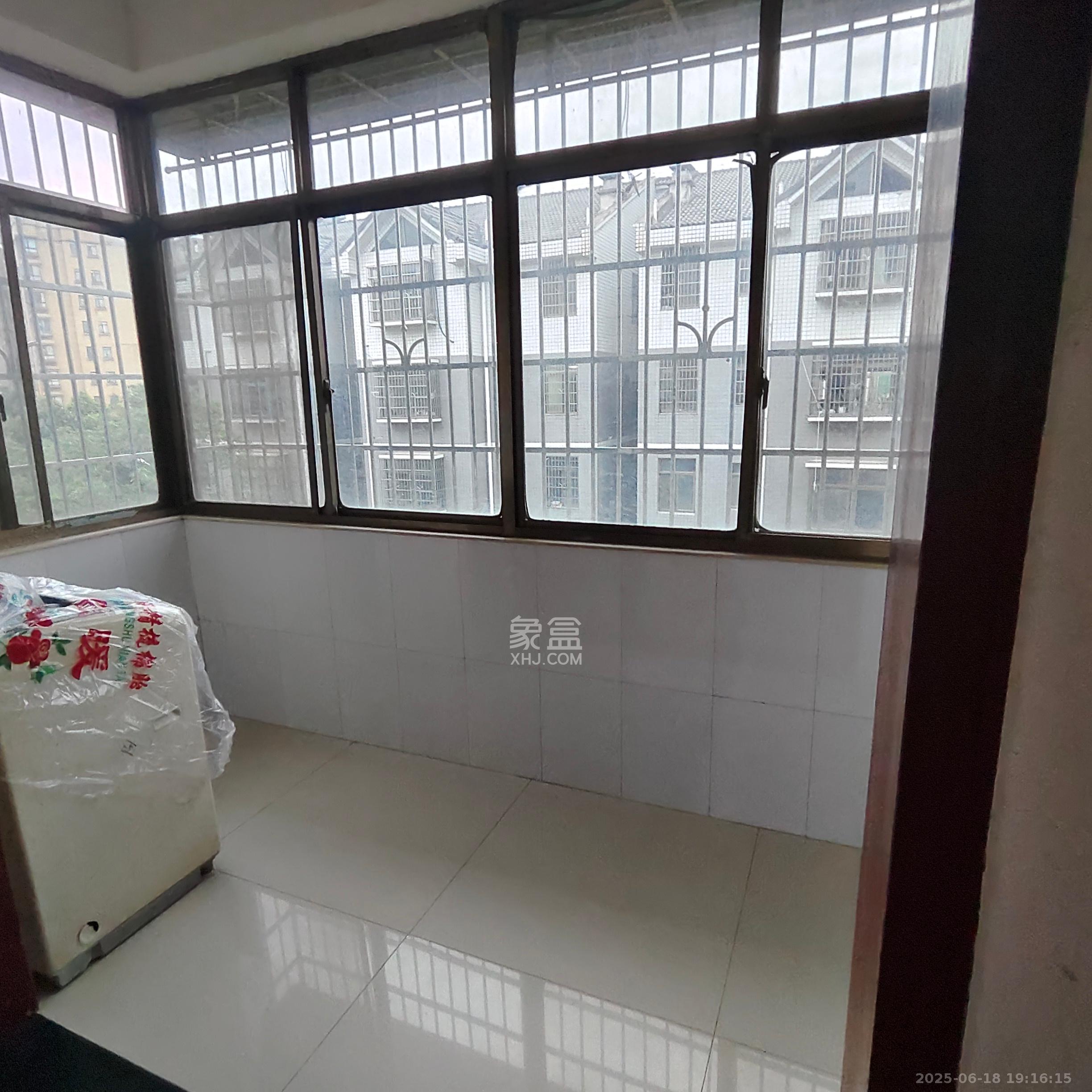 兴联母山小区  3室2厅1卫   1700.00元/月室内图