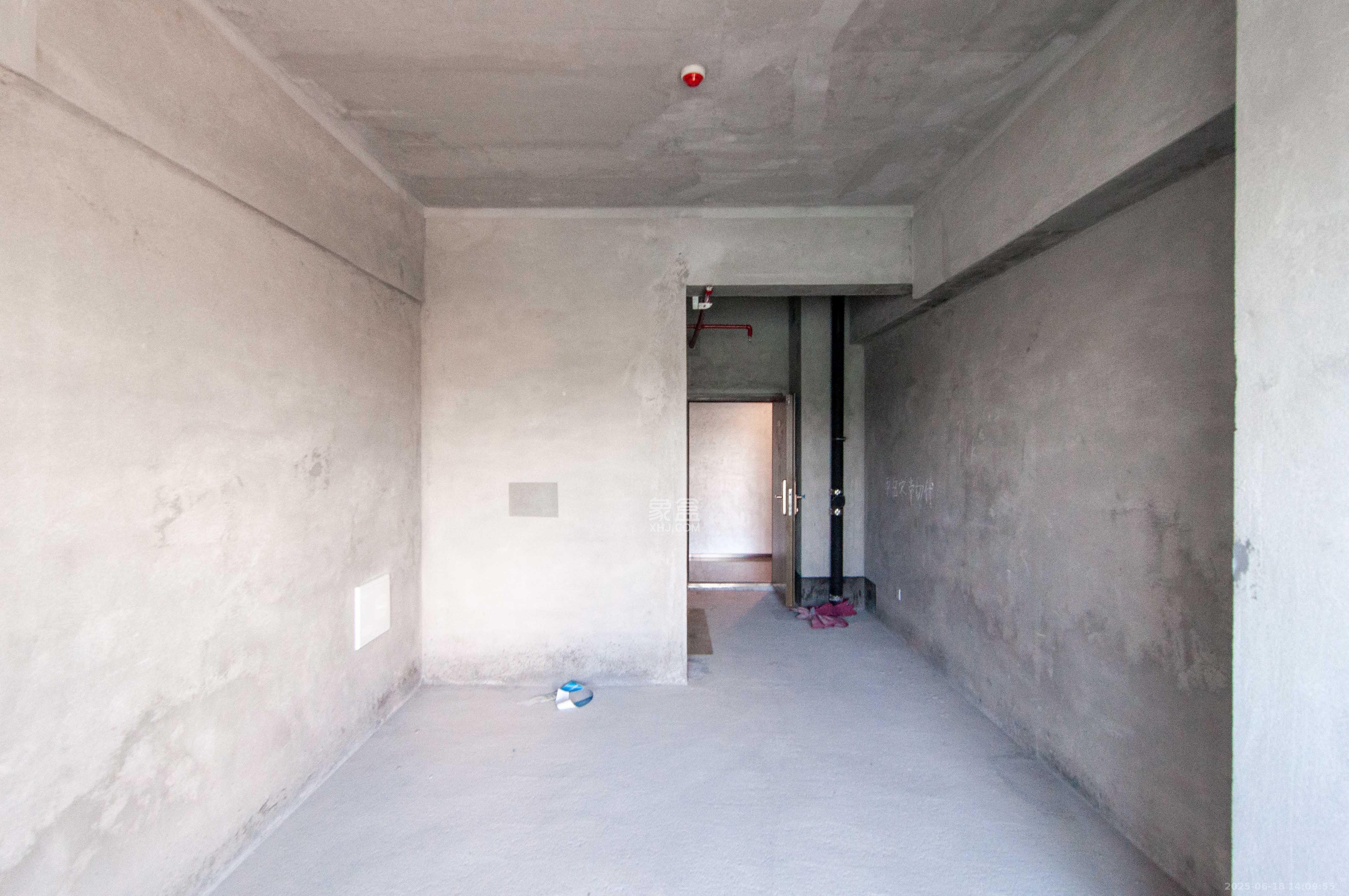 中建宝铂公馆  1室1厅1卫   58.50万客厅