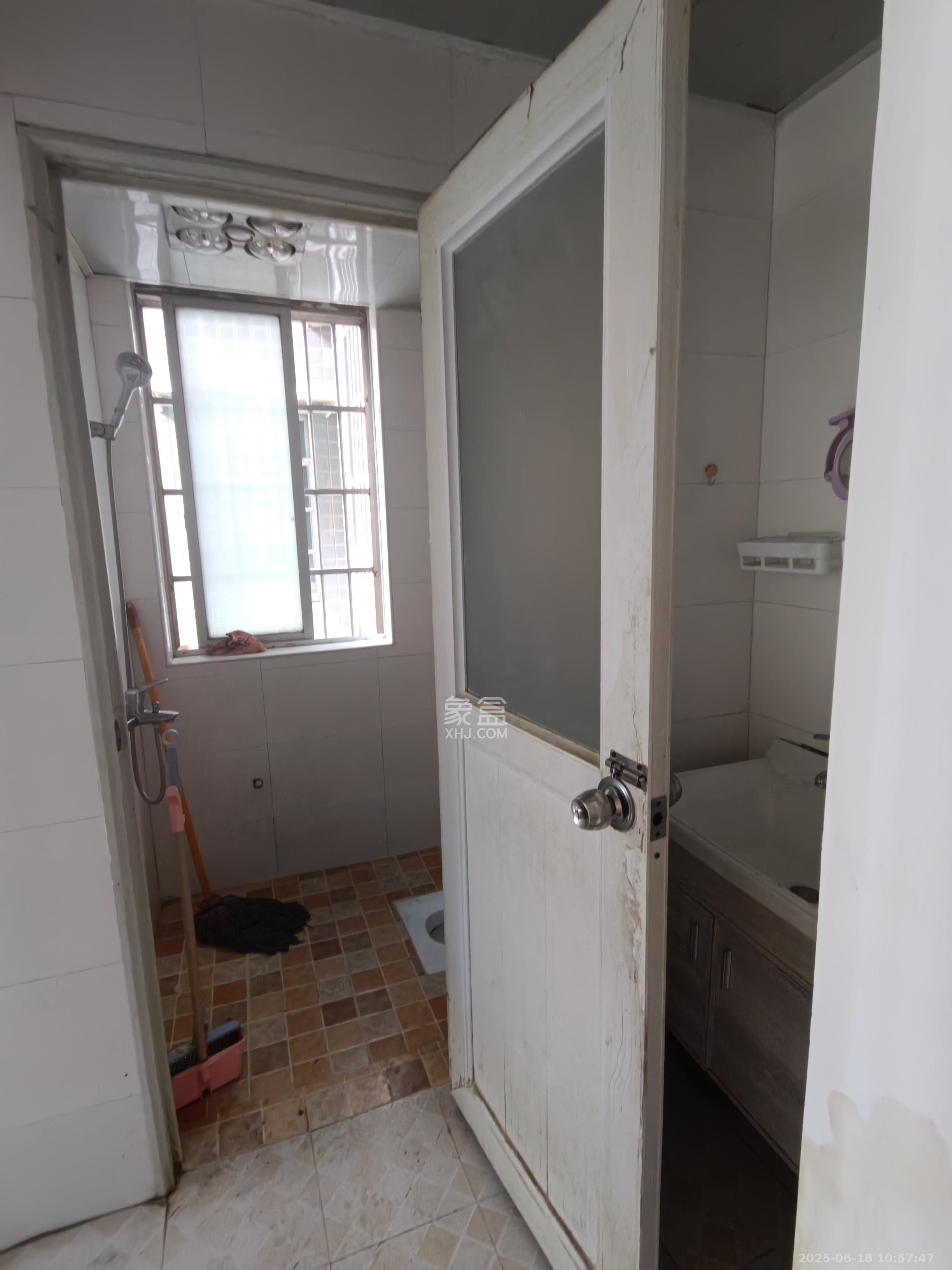 湘绣城 3室2厅1卫 1200.0元/月 湘绣城 3室2厅1卫 1200.0元/月室内图